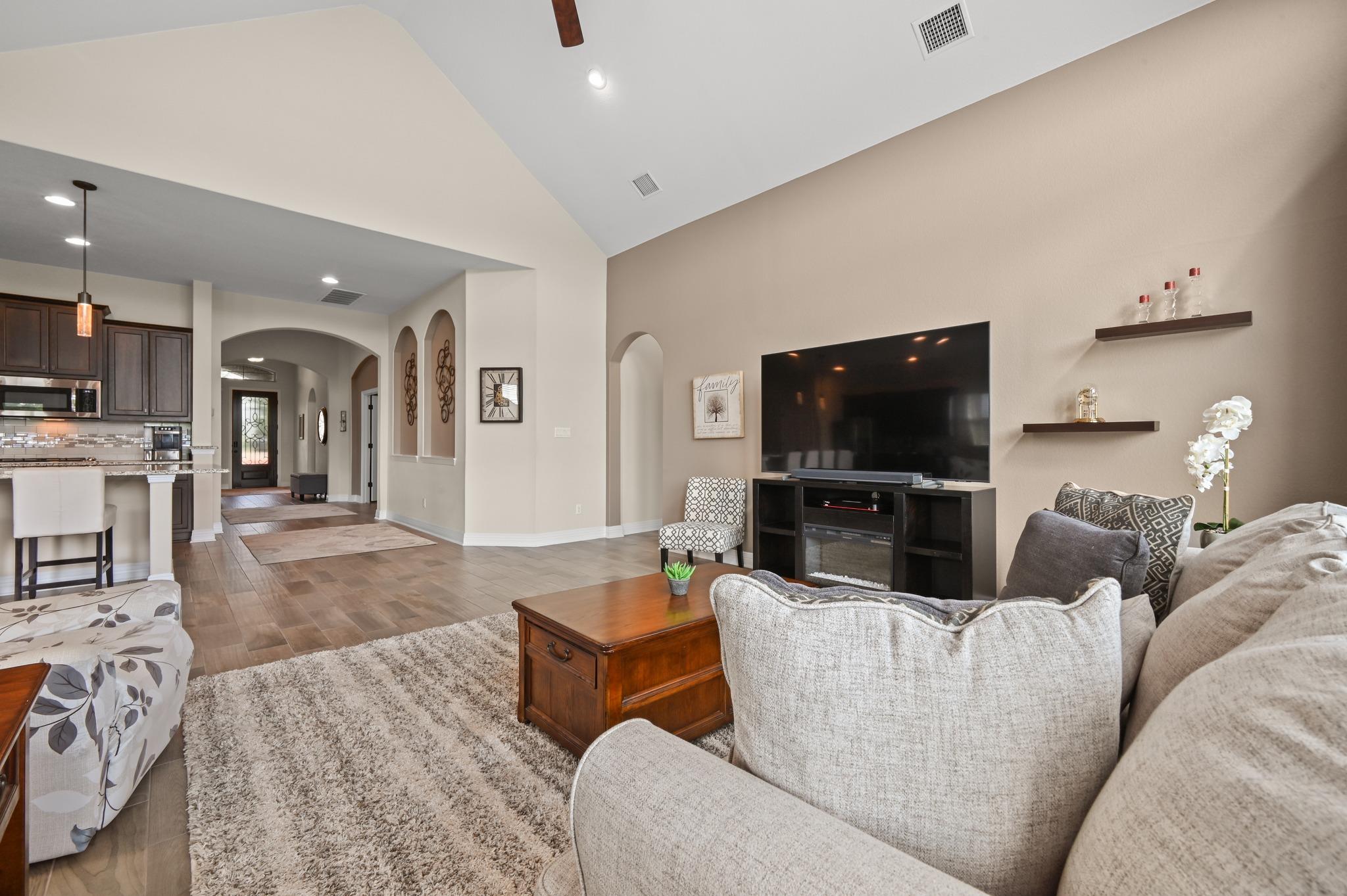 553 Betony Loop Property Photo 9