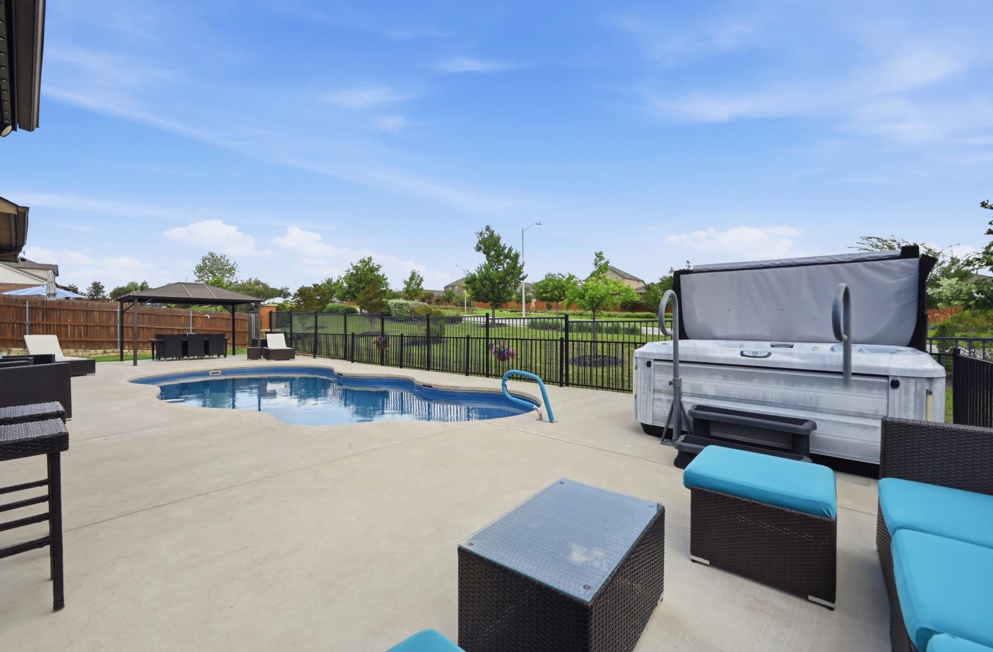 553 Betony Loop Property Photo 32