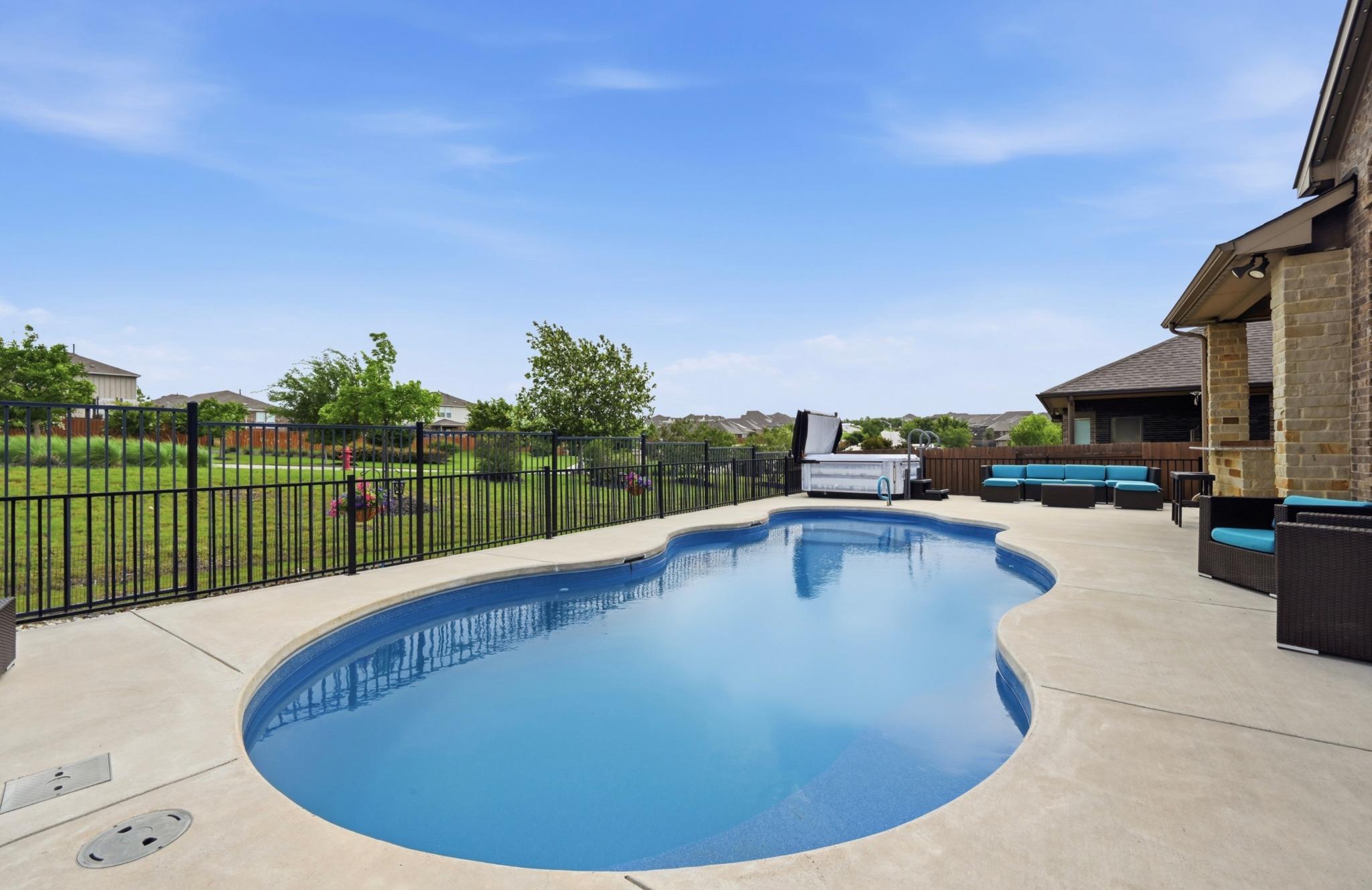 553 Betony Loop Property Photo 34
