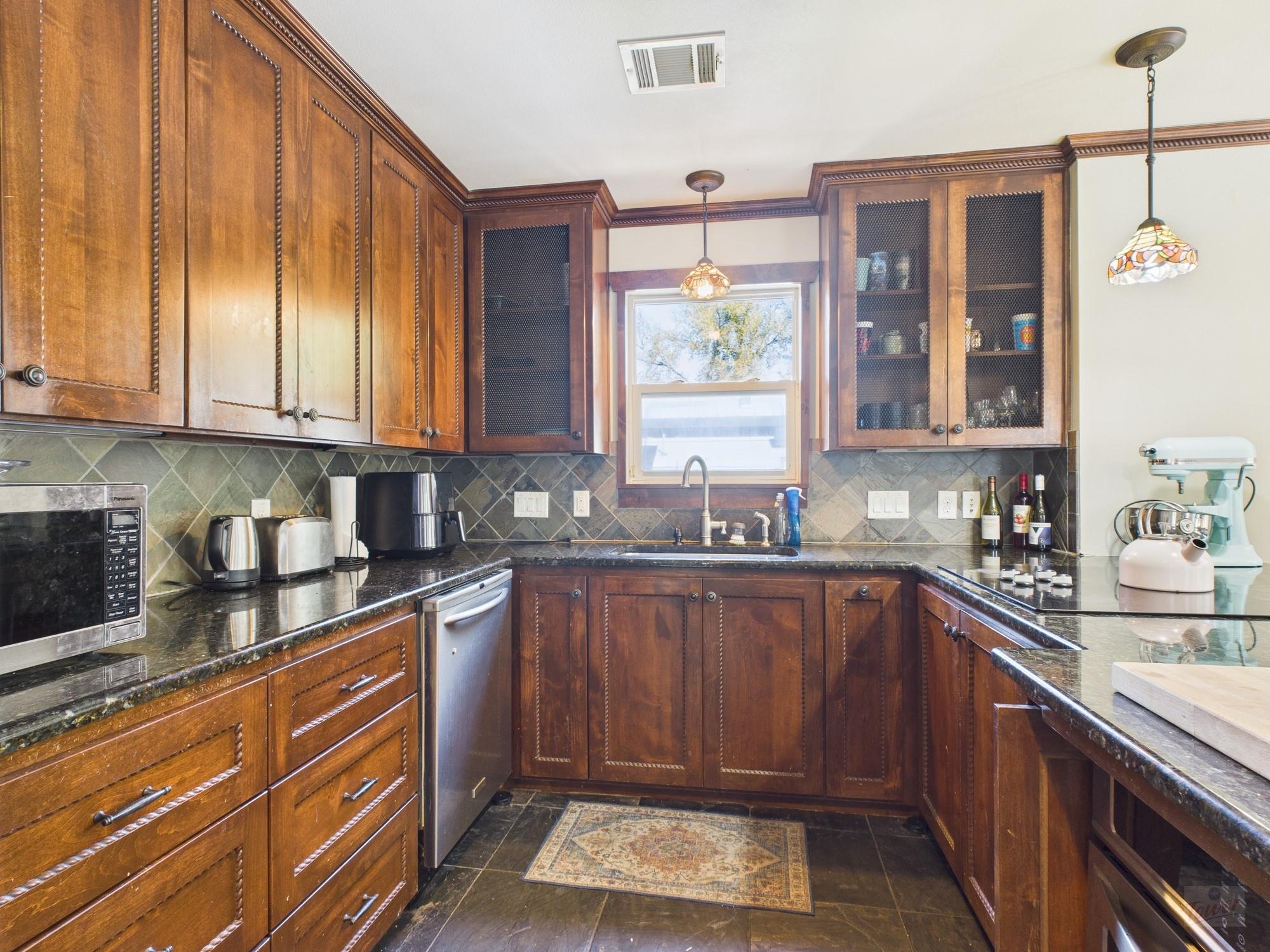 4604 Ave H Unit 2 None Property Photo 10