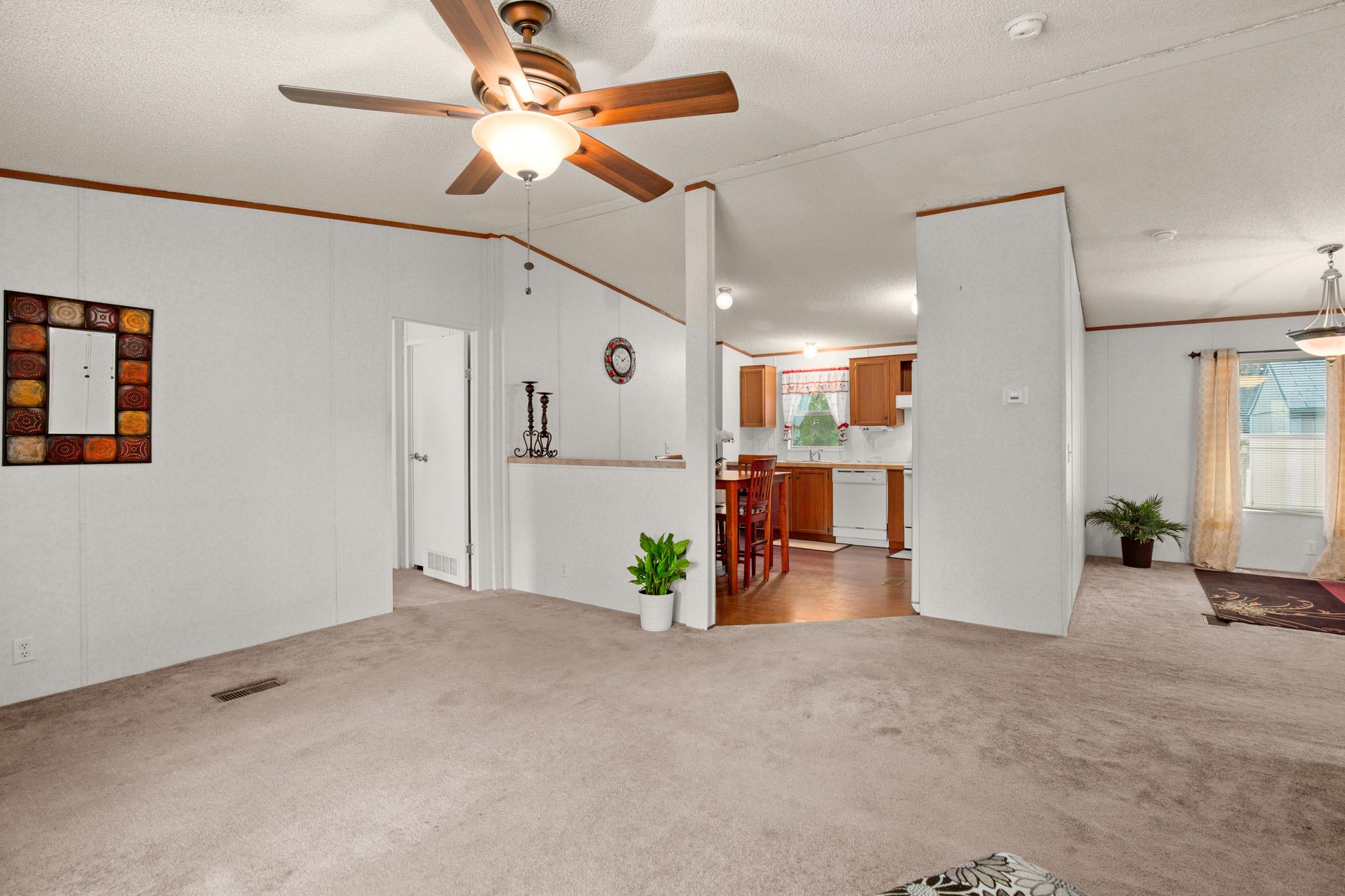 1104 Vasquez St Property Photo 4