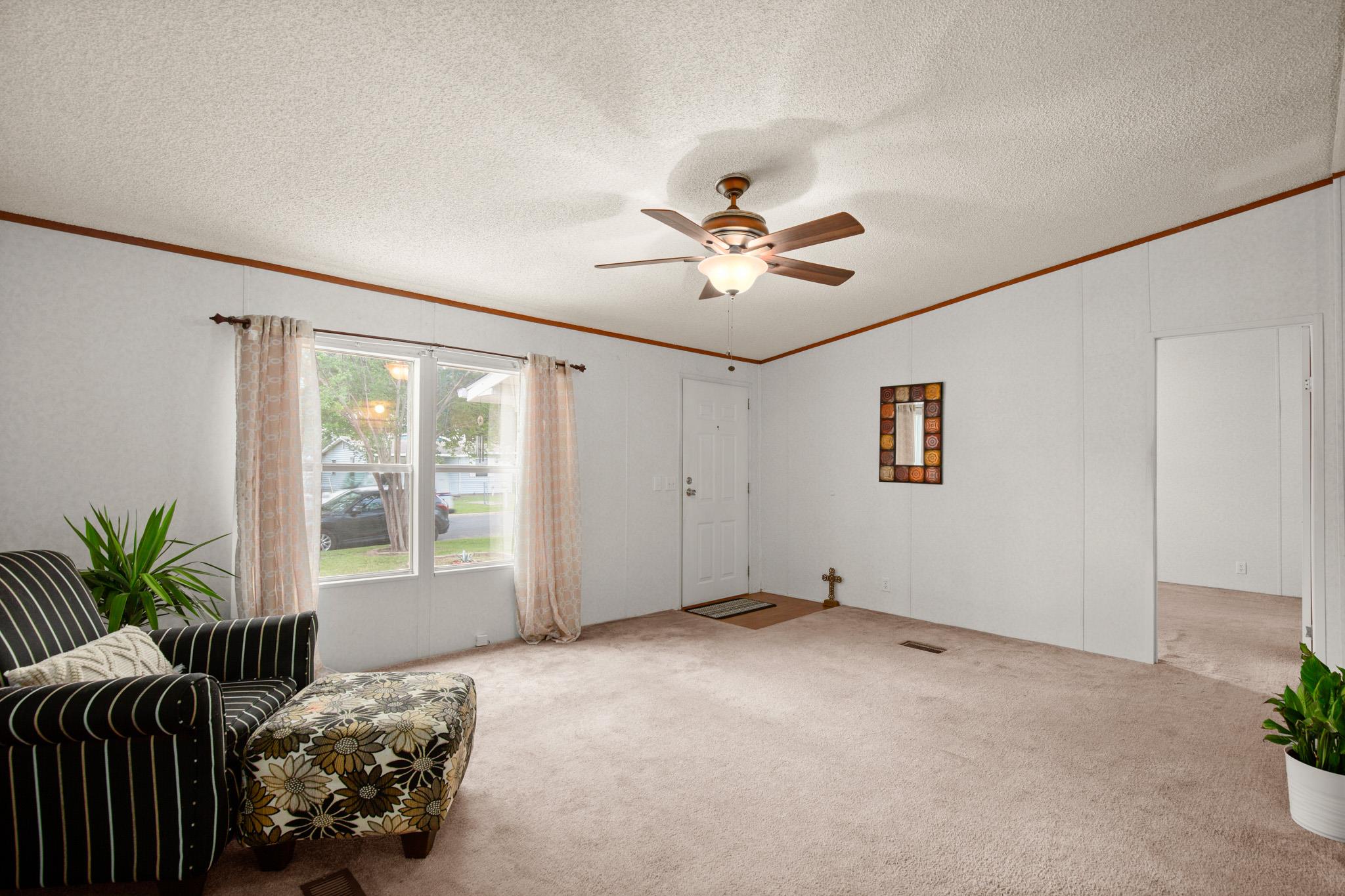 1104 Vasquez St Property Photo 5