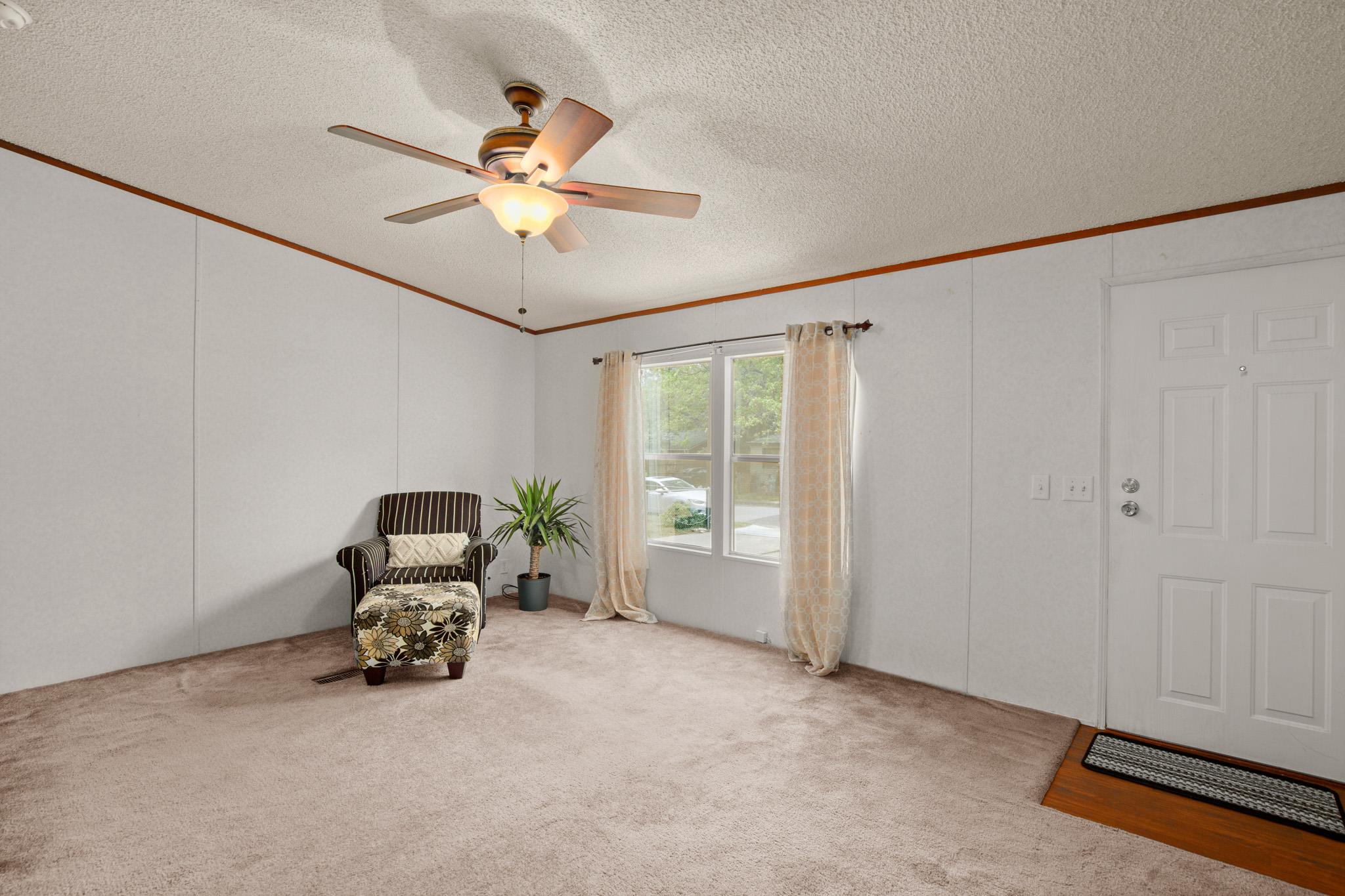 1104 Vasquez St Property Photo 6