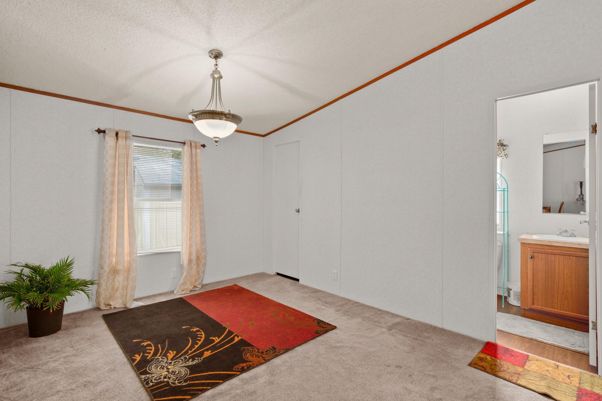 1104 Vasquez St Property Photo 9
