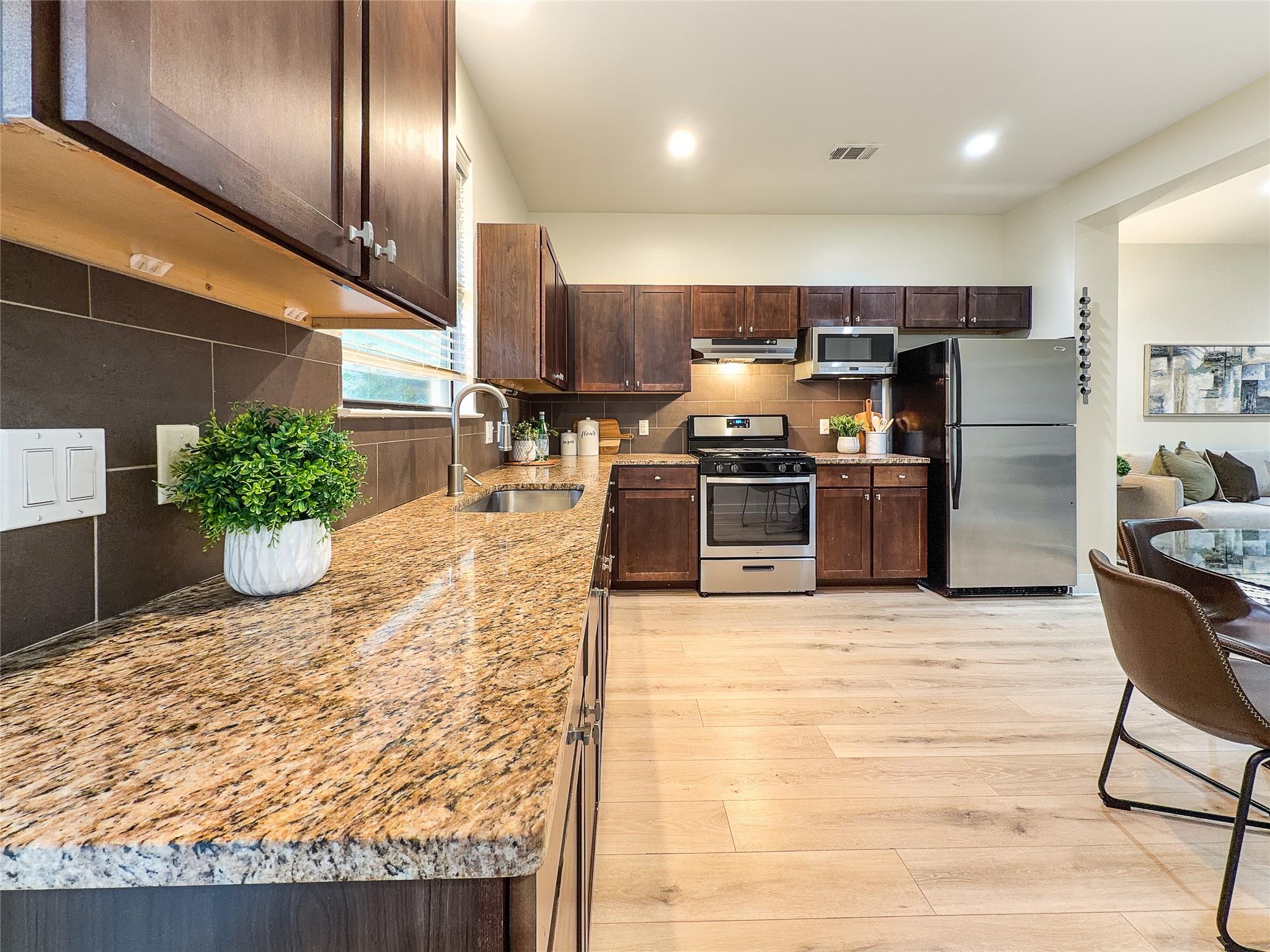 4120 Valley View Rd #b Property Photo 6
