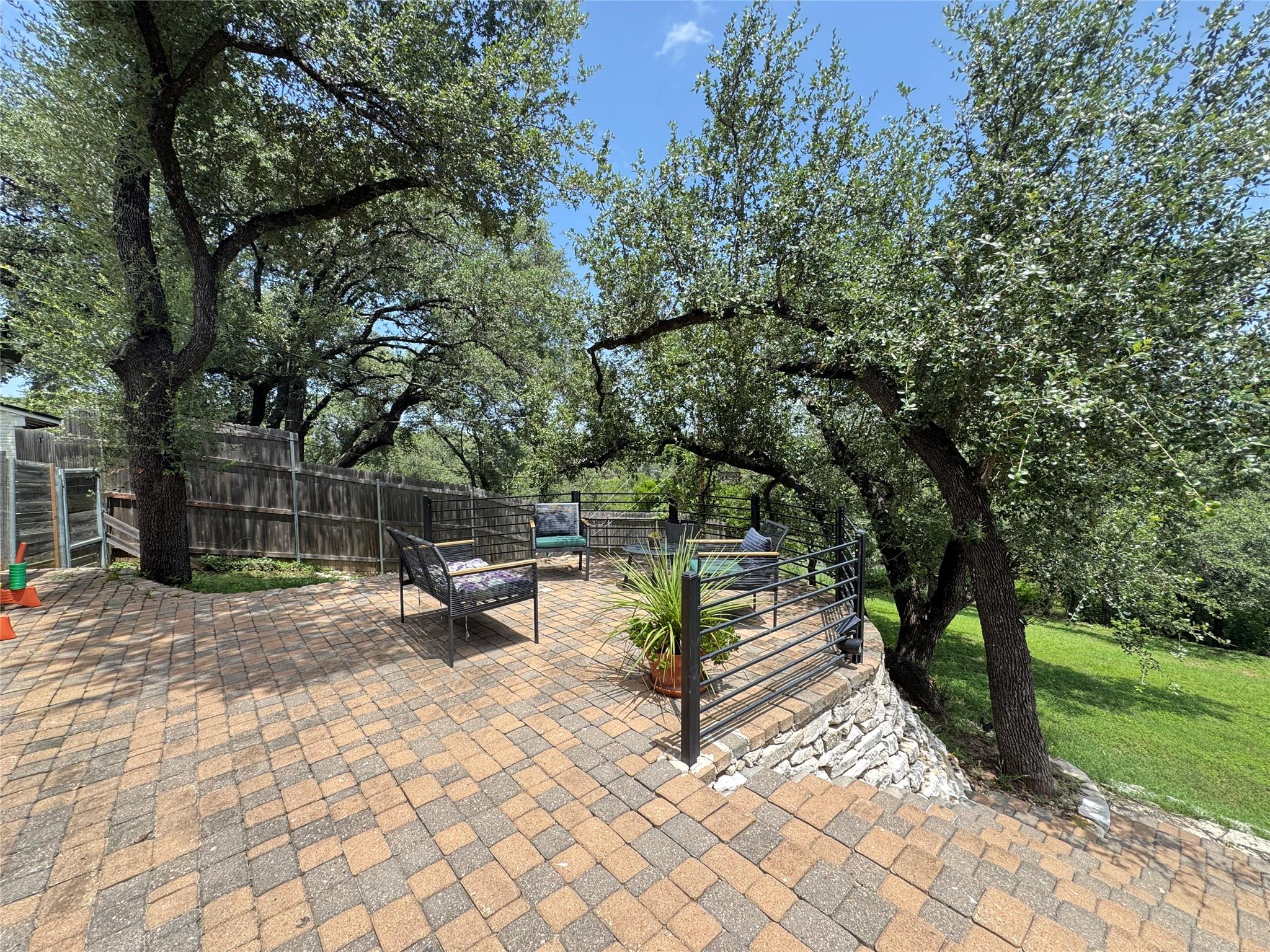 2318 Matador Cir Property Photo 17