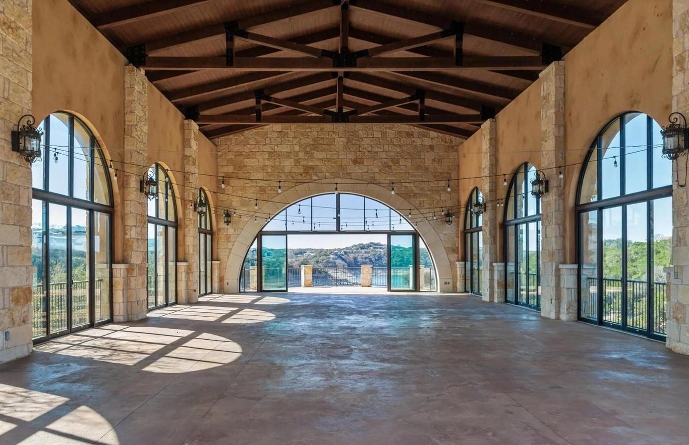 109 Pennybacker Ln Property Photo 35