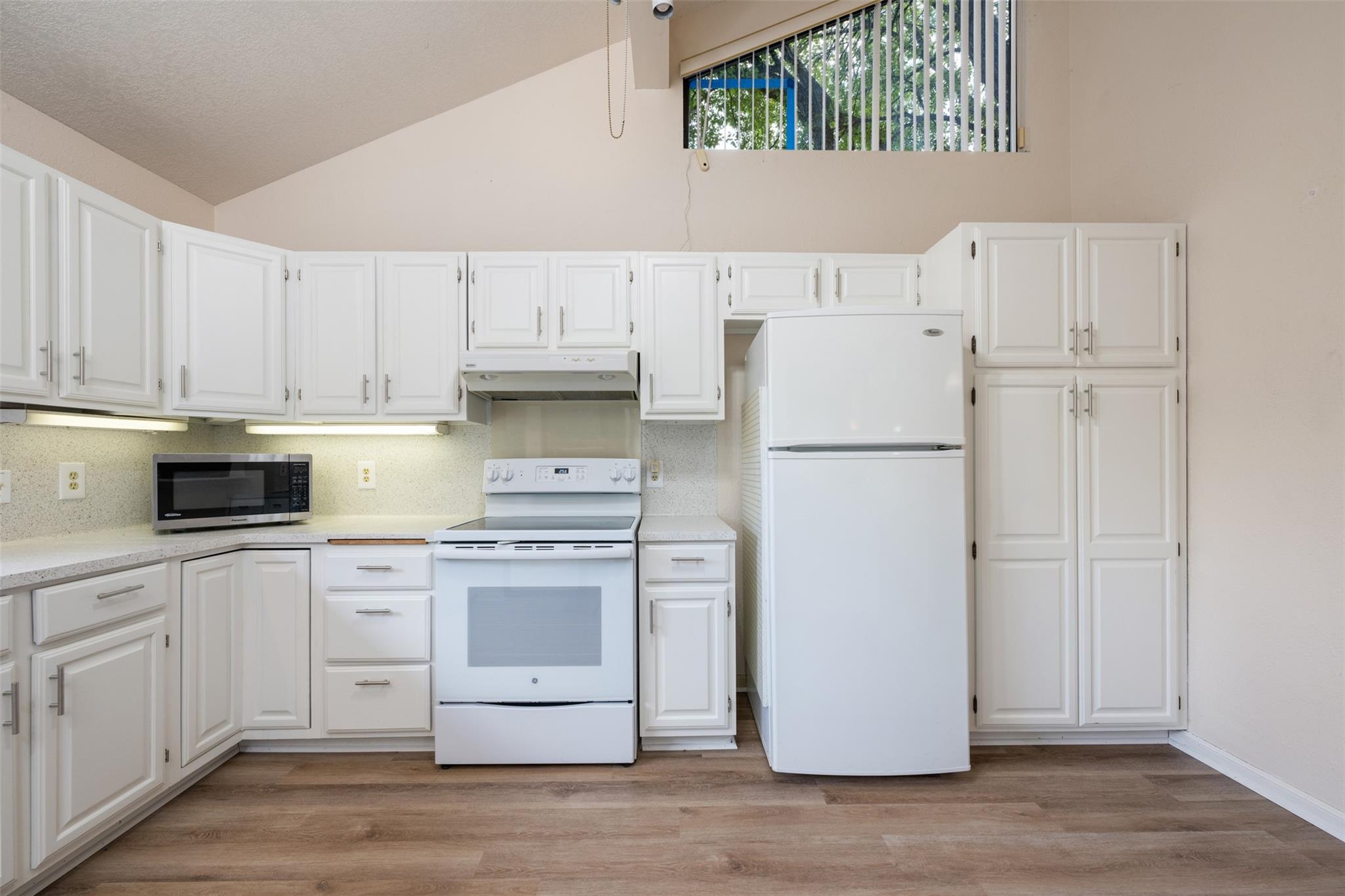 1105 Lohmans Crossing Rd Property Photo 16