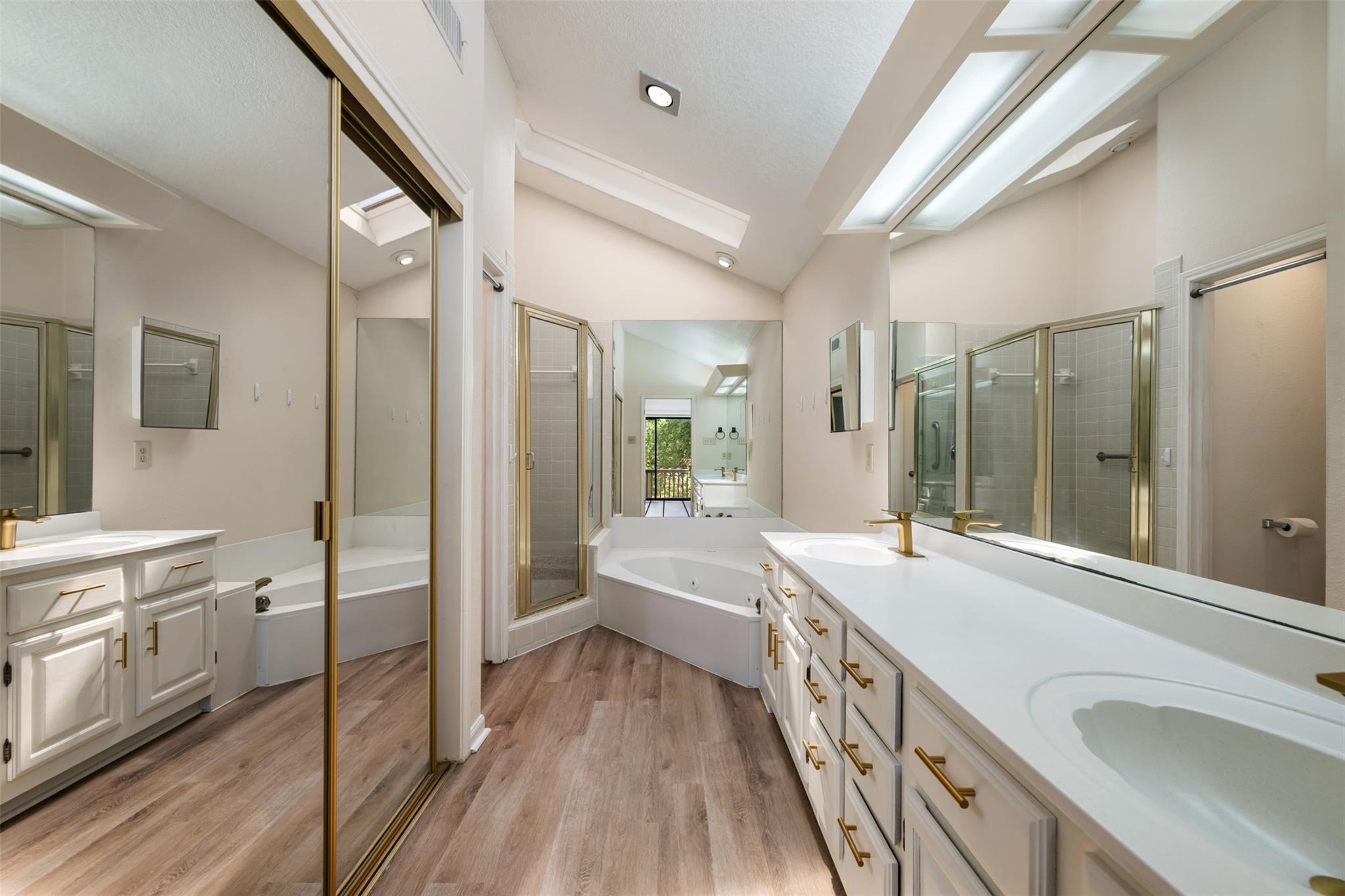 1105 Lohmans Crossing Rd Property Photo 21