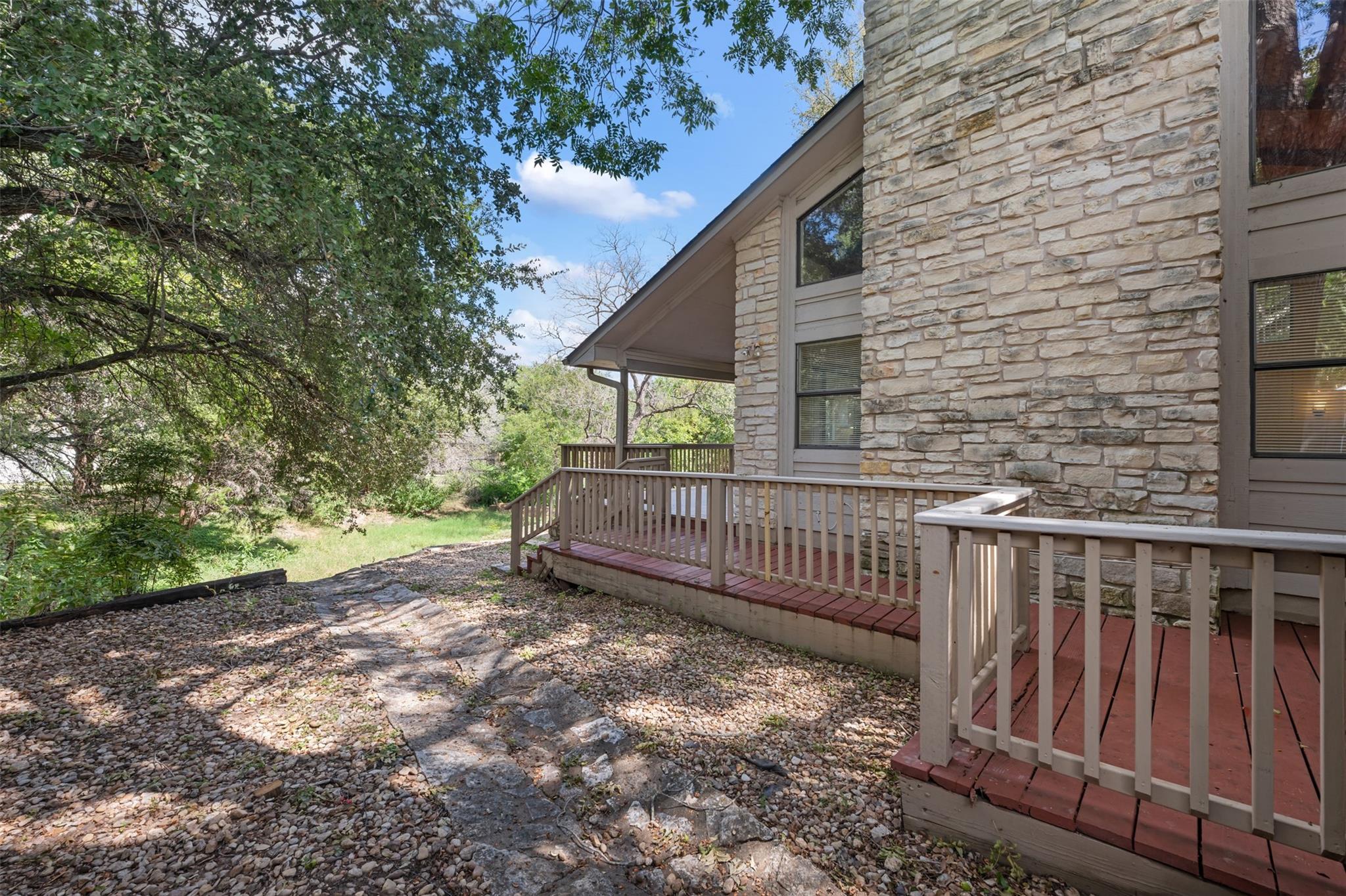 1105 Lohmans Crossing Rd Property Photo 27