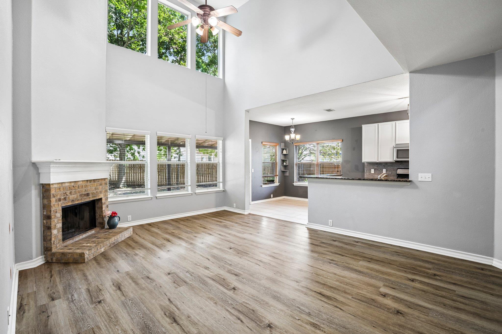 2821 Purple Thistle Dr Property Photo 3