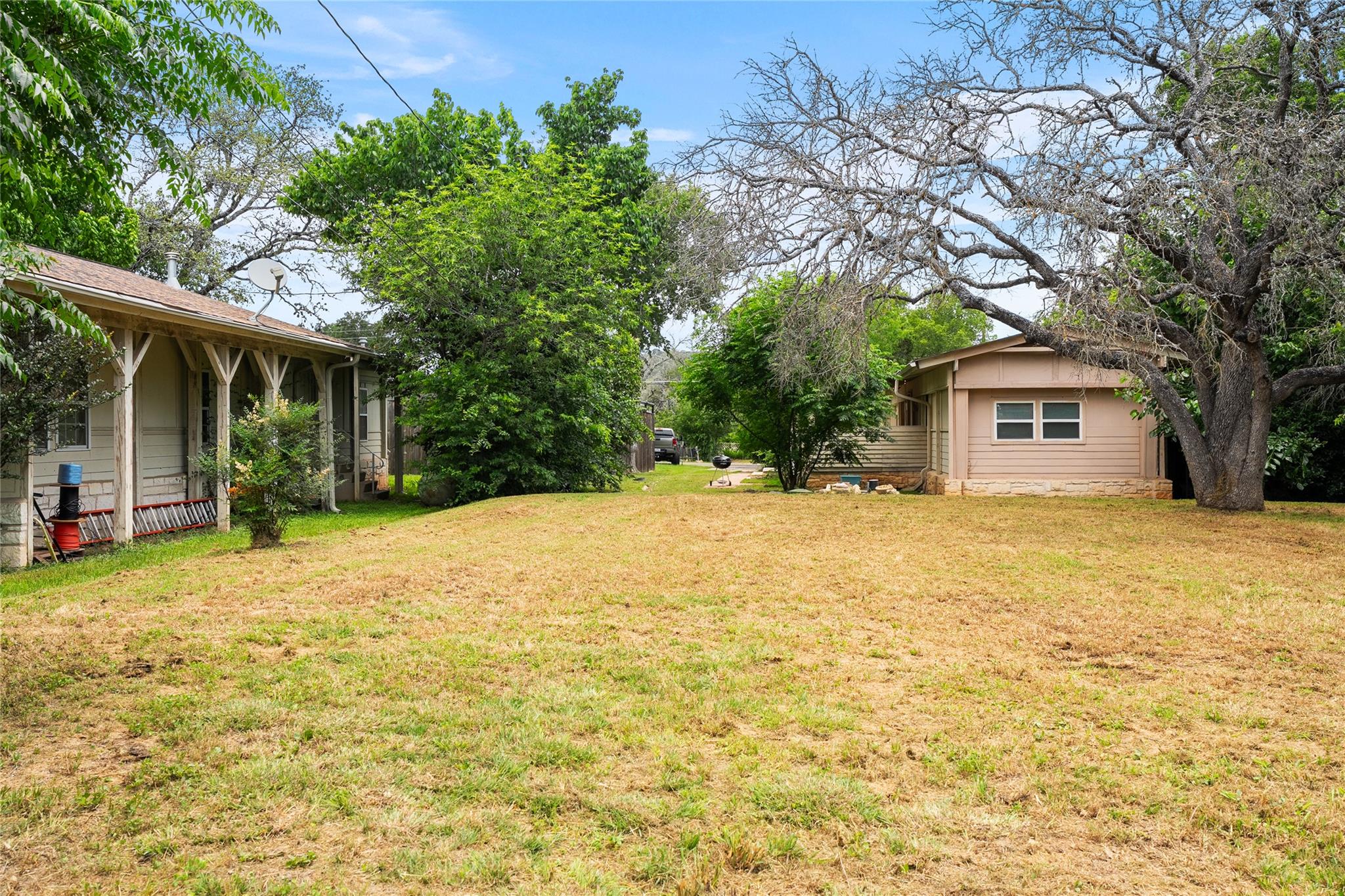 11608 Travis St Property Photo 2