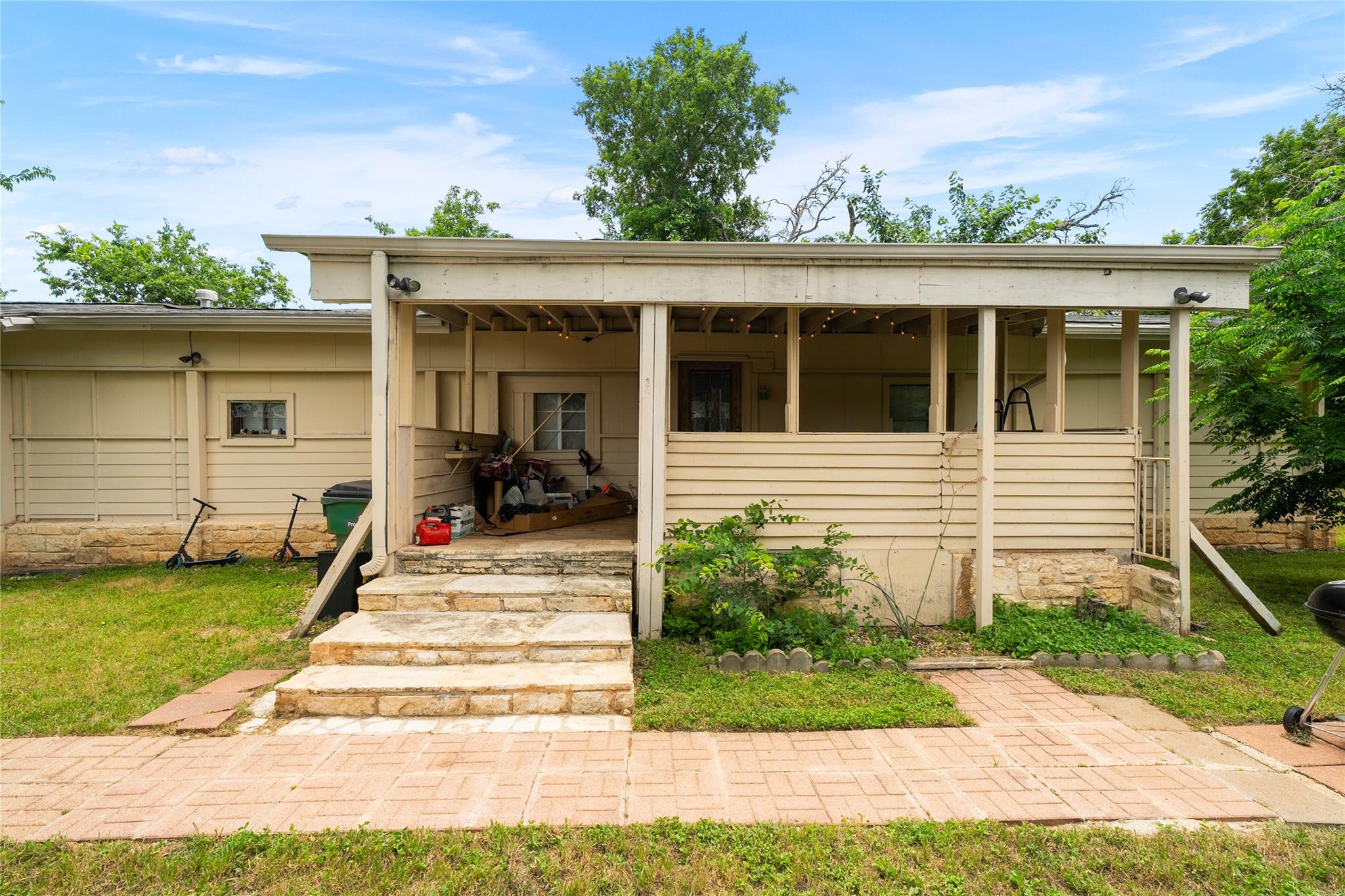 11608 Travis St Property Photo 7