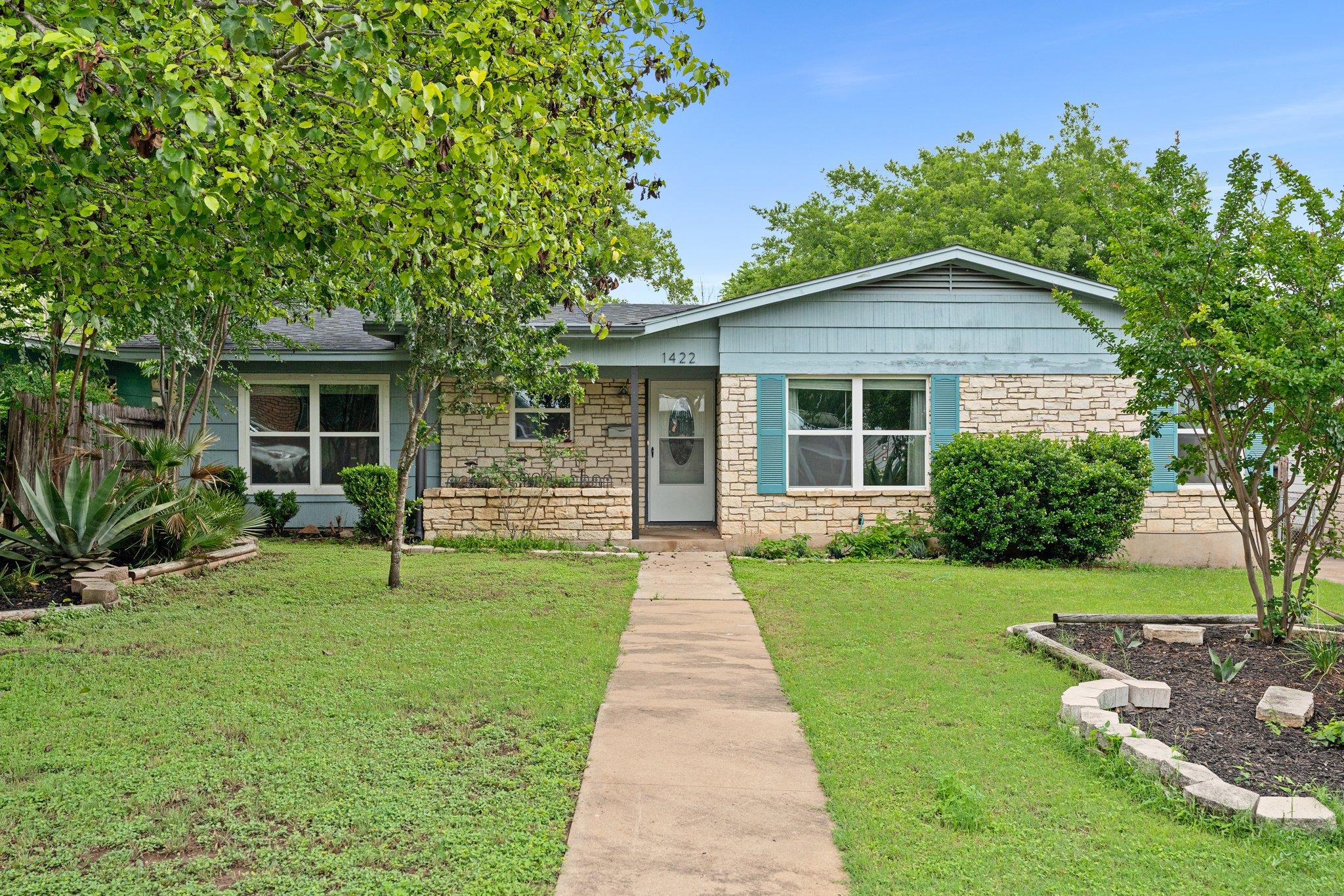 1422 Yorkshire Dr Property Photo