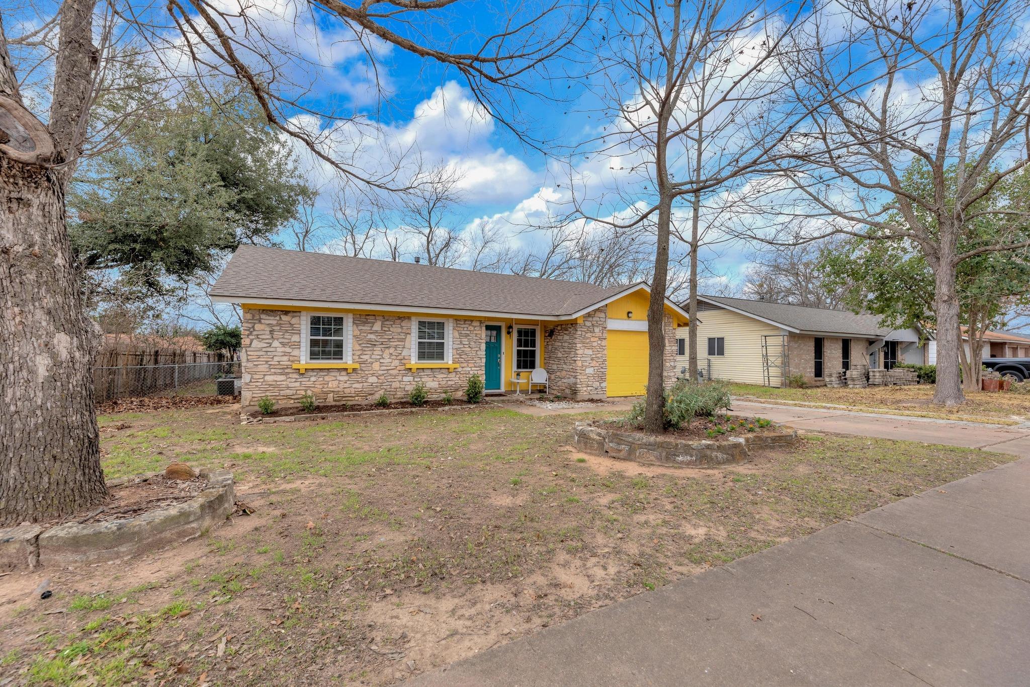 203 E Longspur Blvd Property Photo