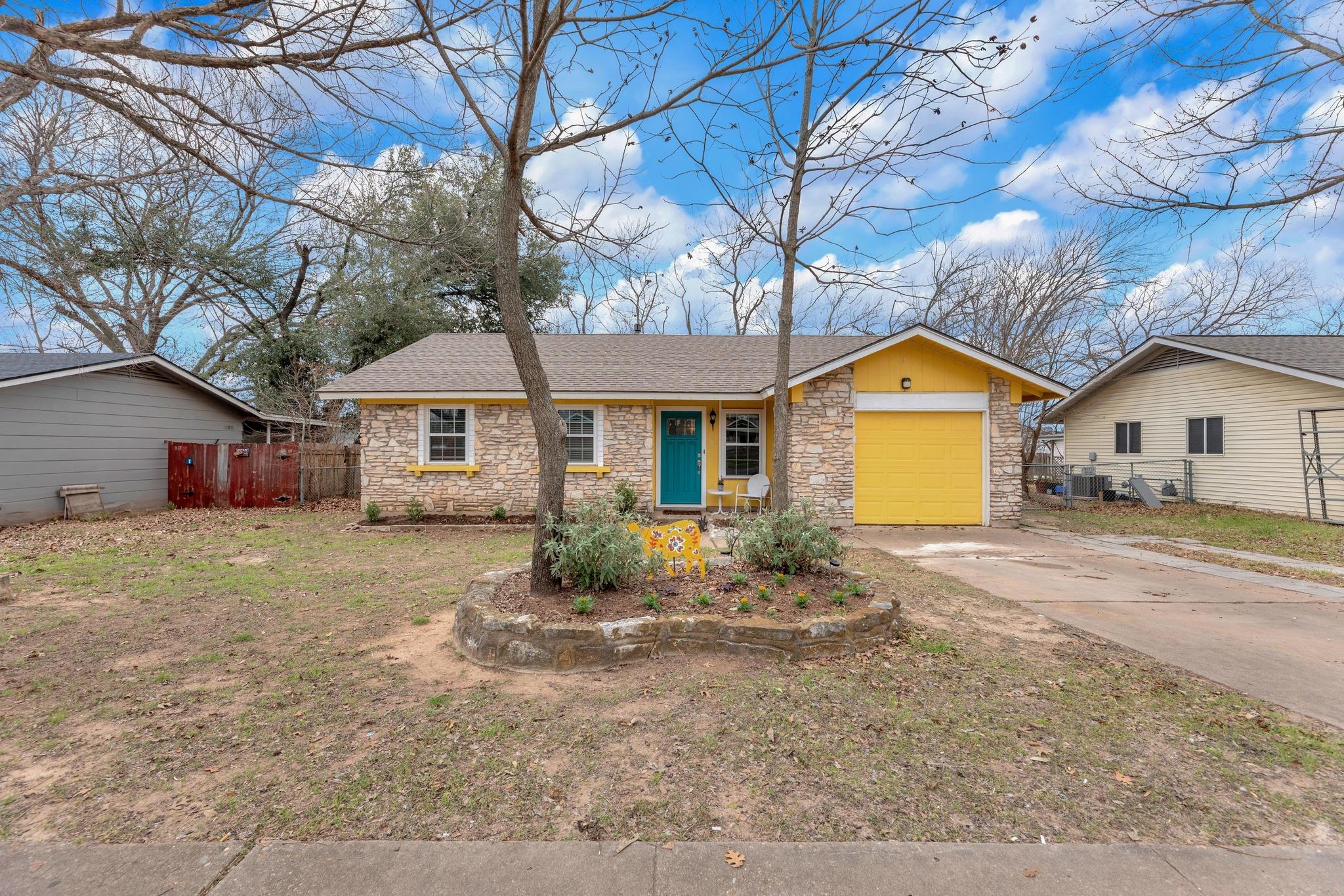 203 E Longspur Blvd Property Photo 2