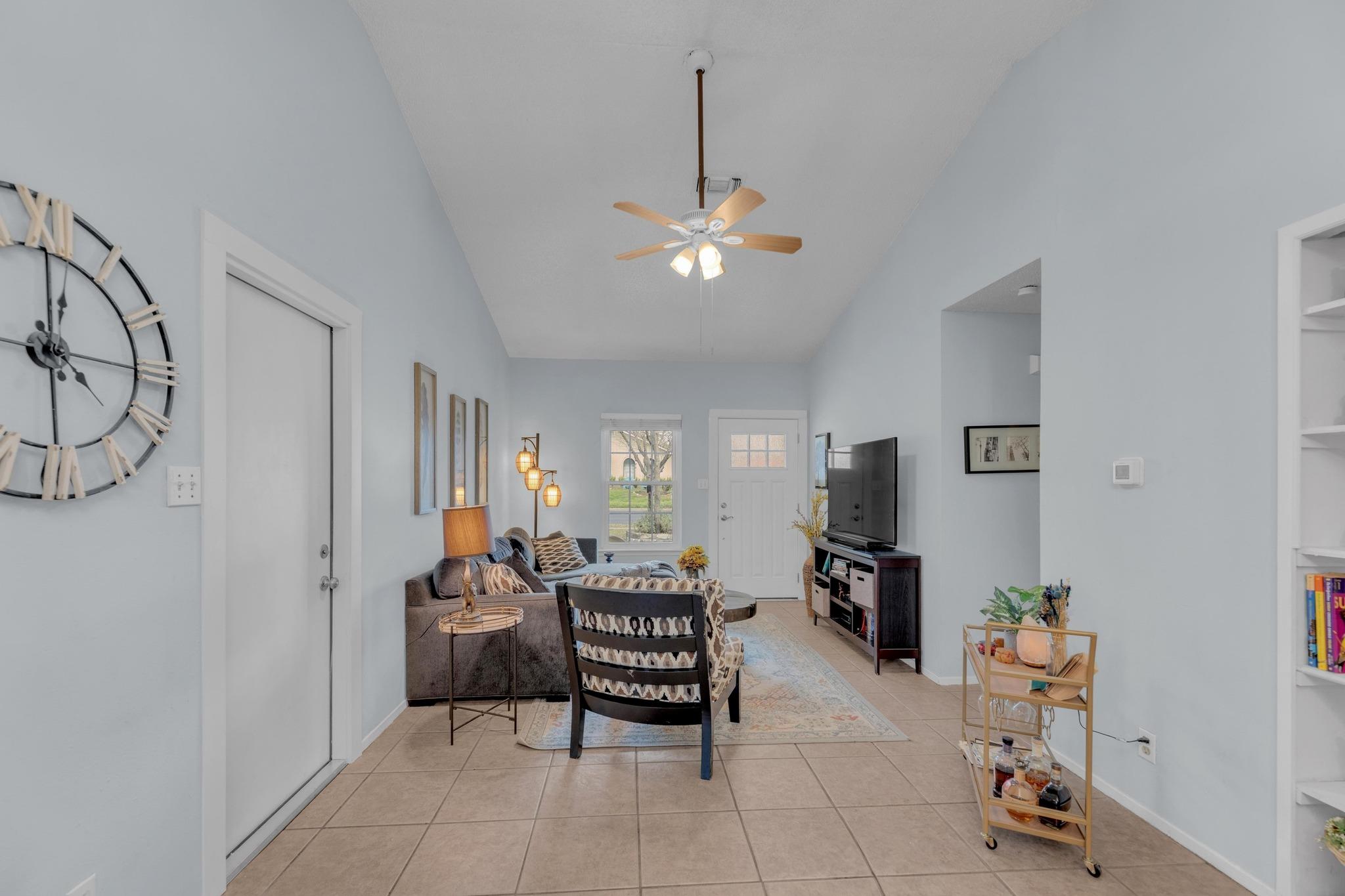 203 E Longspur Blvd Property Photo 4