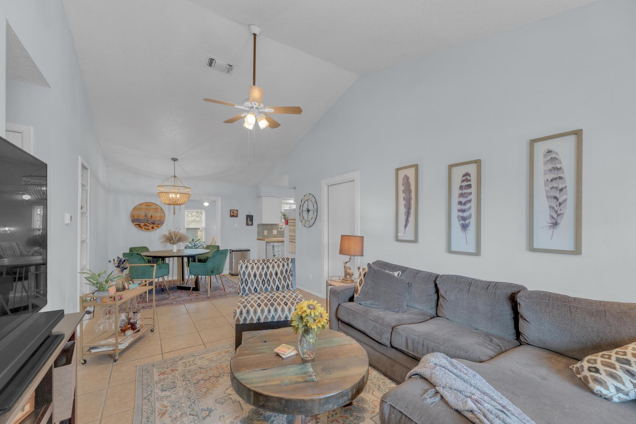 203 E Longspur Blvd Property Photo 6