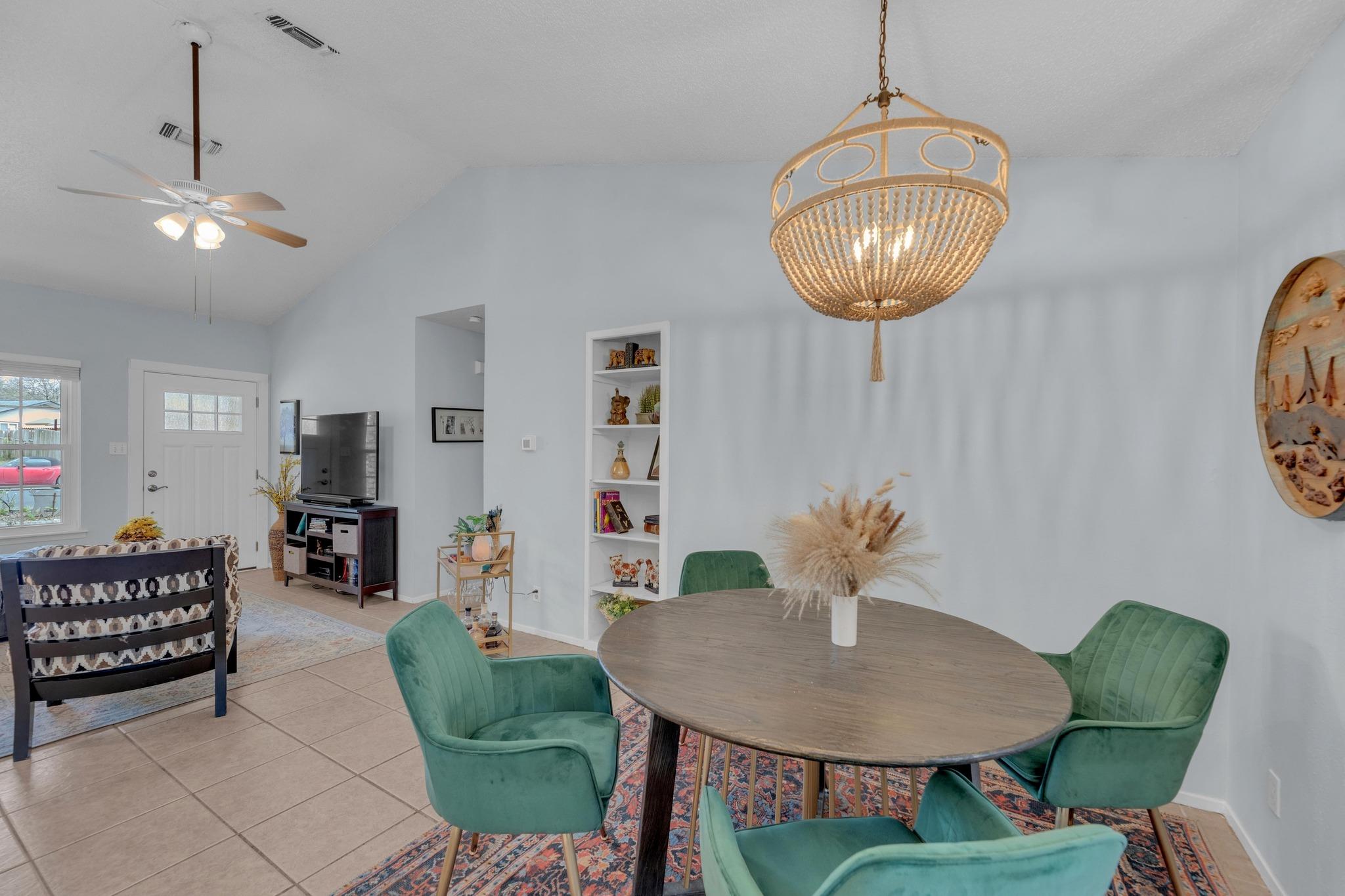 203 E Longspur Blvd Property Photo 8
