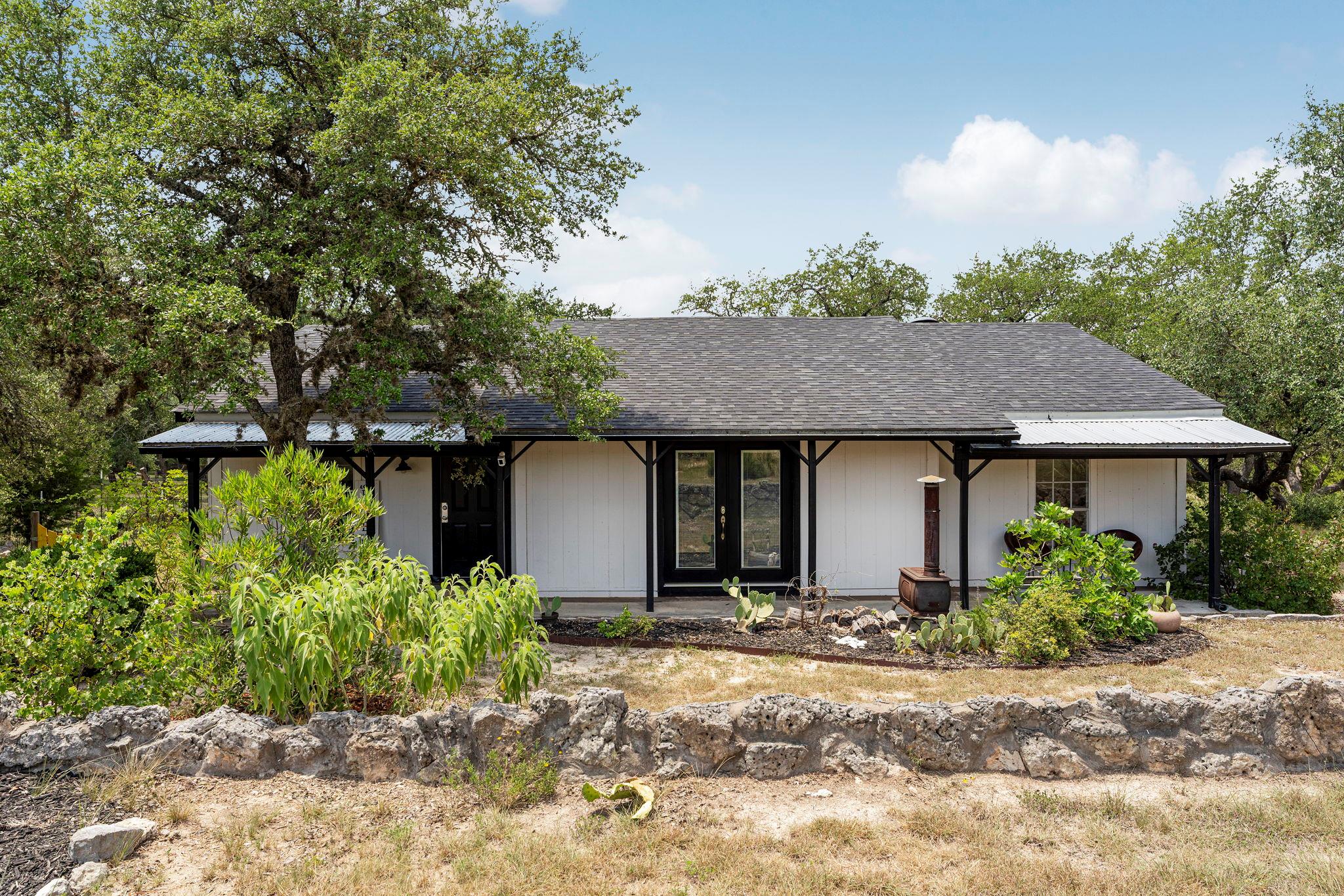 2591 Spring Valley Dr Property Photo 2