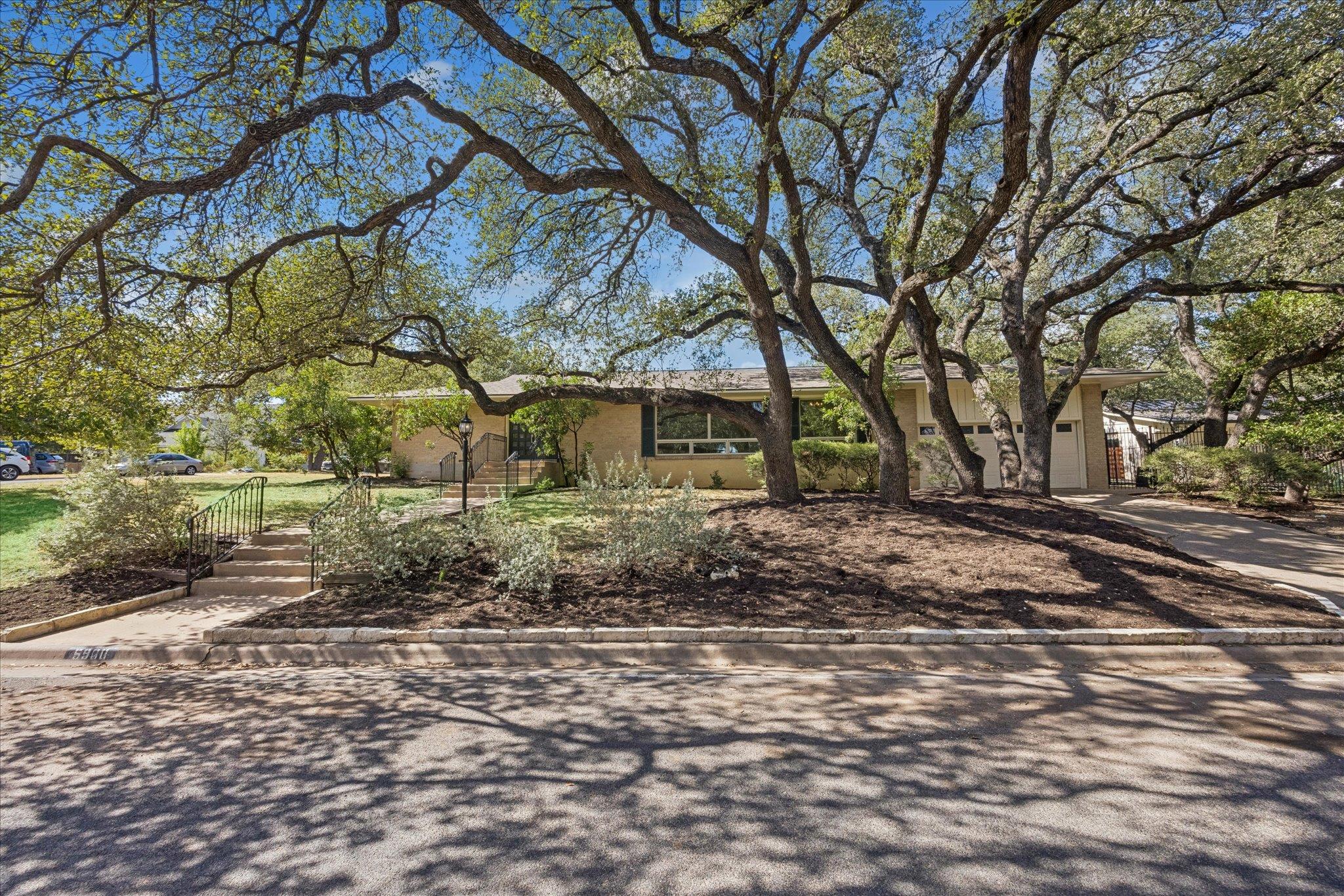 5900 Overlook Dr Property Photo 1