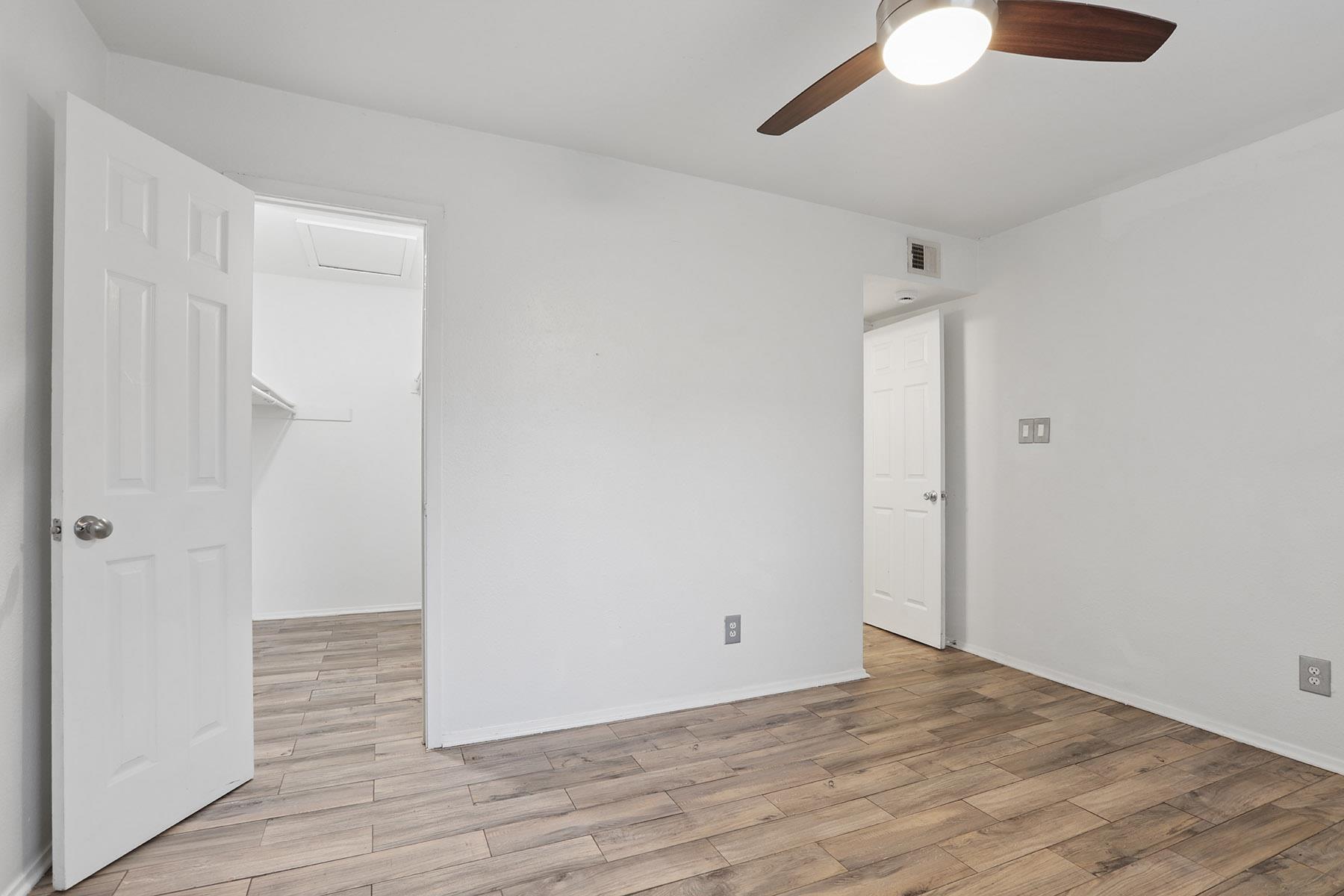 6803 Woodhue Dr #b Property Photo 11