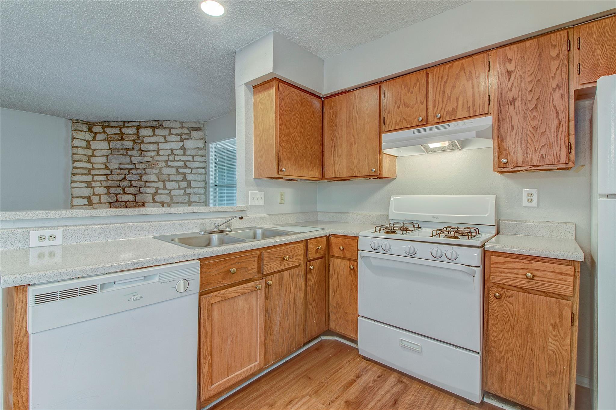 400 Hedgewood Dr #d Property Photo 10