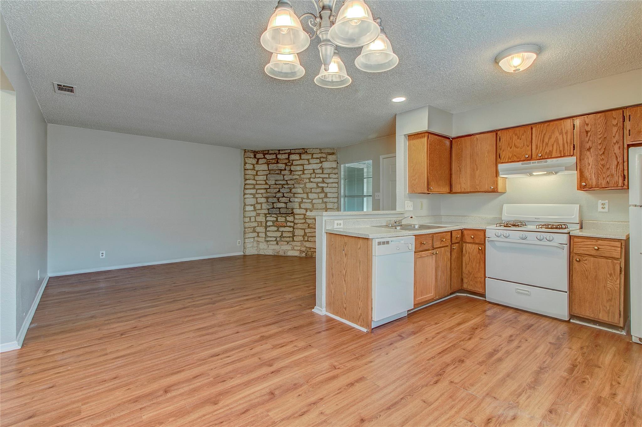 400 Hedgewood Dr #d Property Photo 14