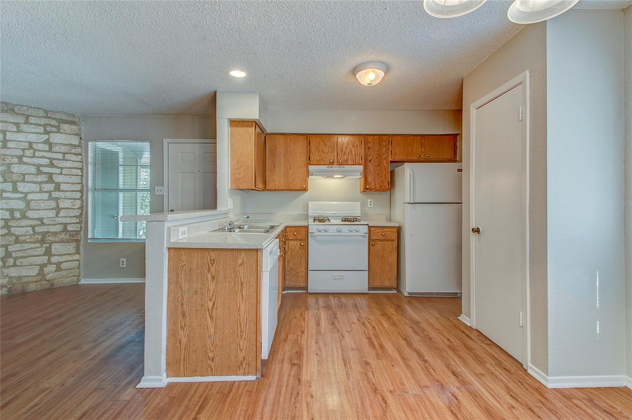 400 Hedgewood Dr #d Property Photo 16
