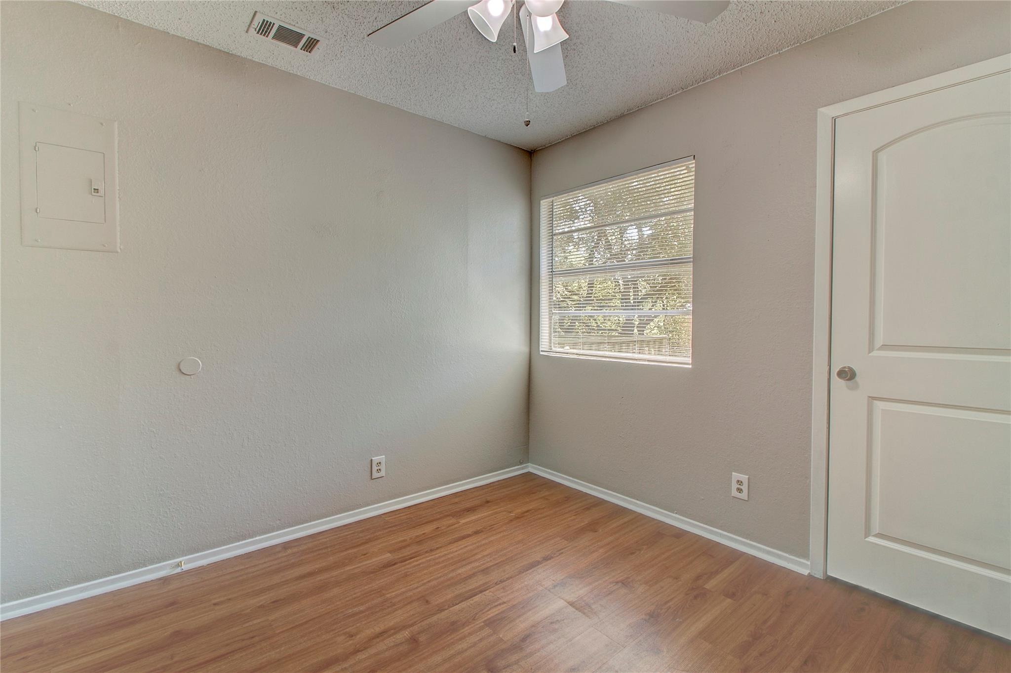 400 Hedgewood Dr #d Property Photo 21