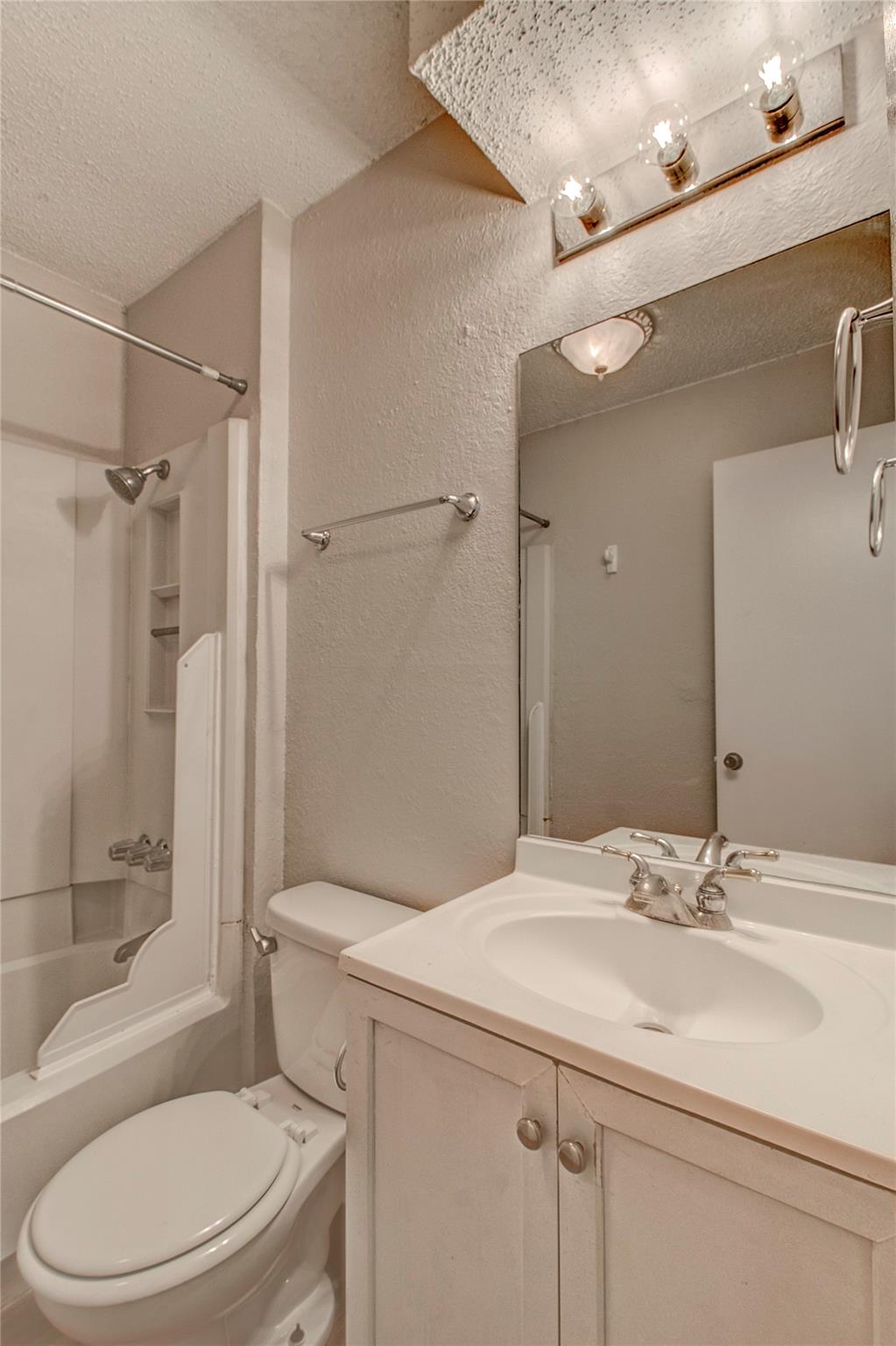 400 Hedgewood Dr #d Property Photo 22