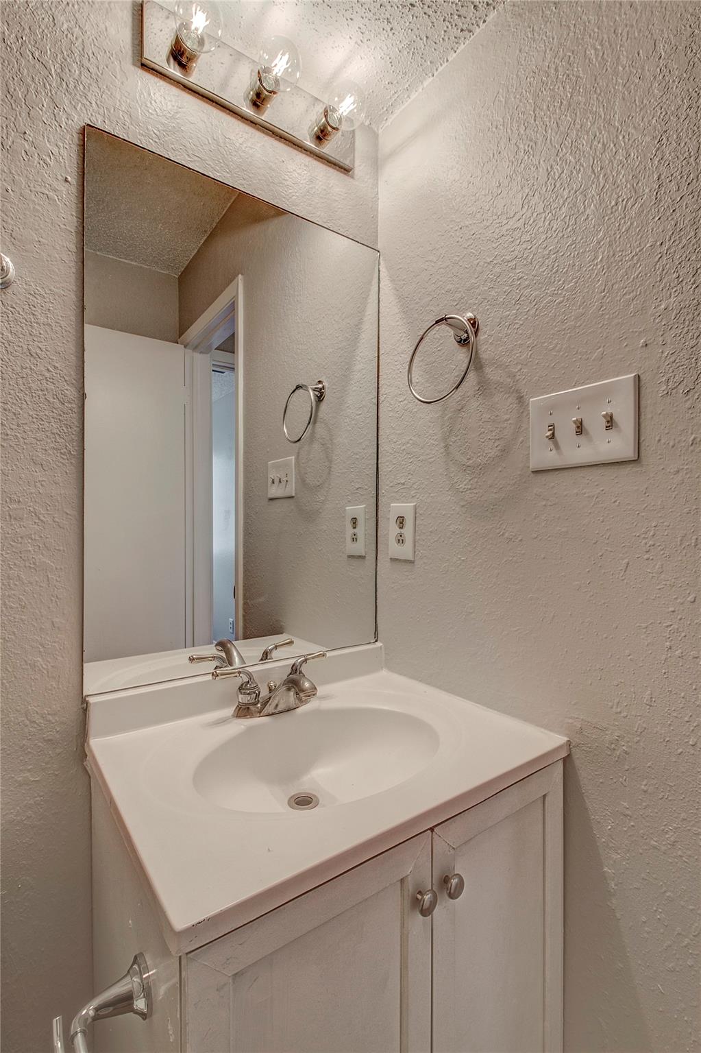 400 Hedgewood Dr #d Property Photo 23