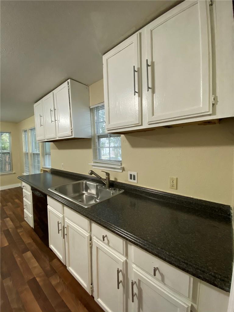 403 Pedernales St Property Photo 8
