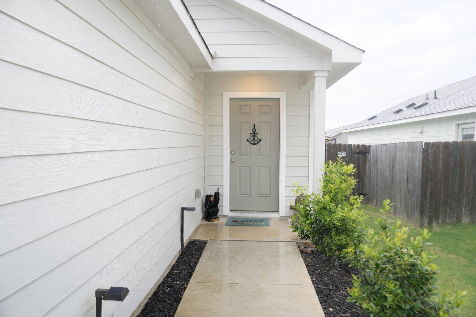 609 Marty Allen Loop Property Photo 3