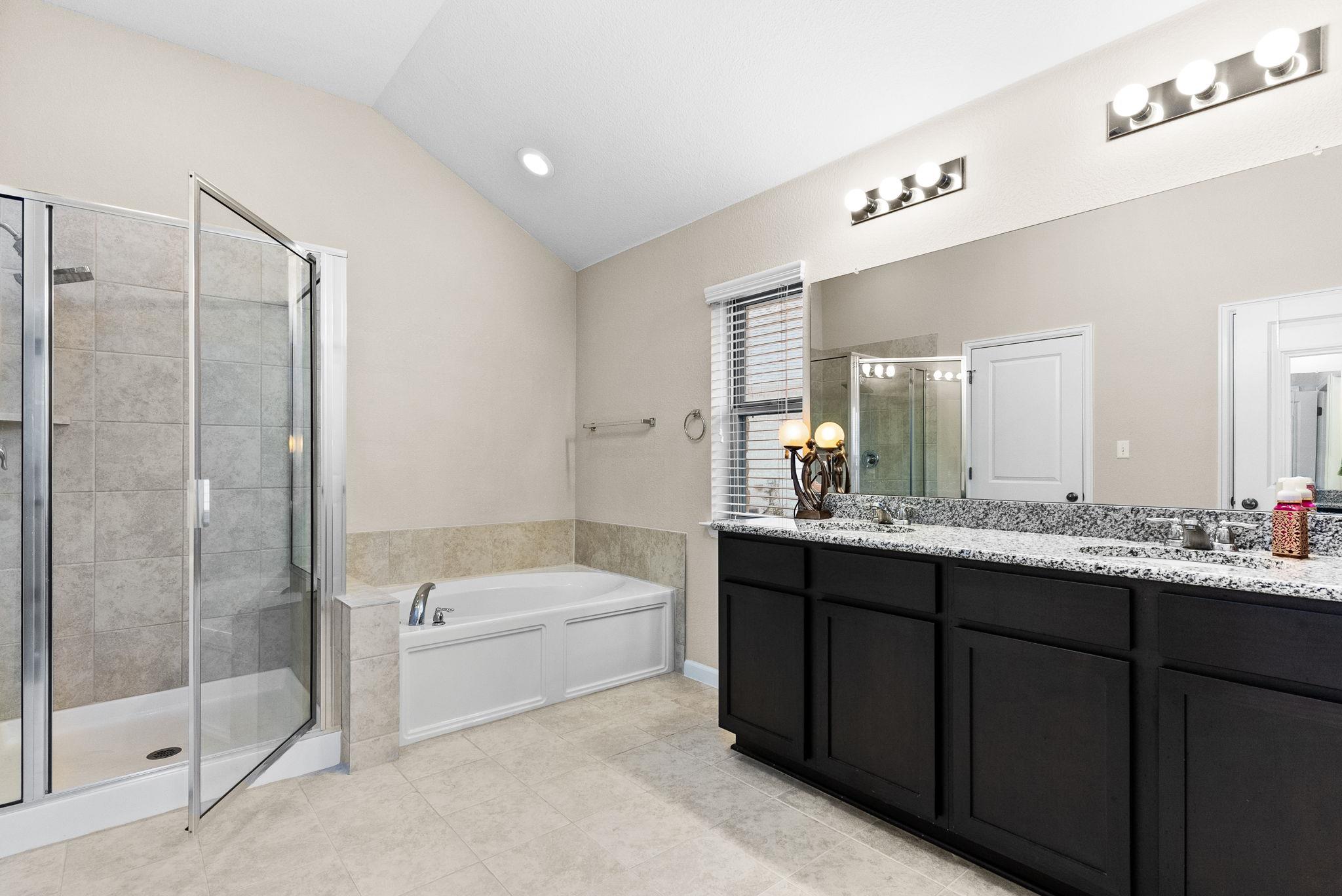 300 Krupp Ave Property Photo 18