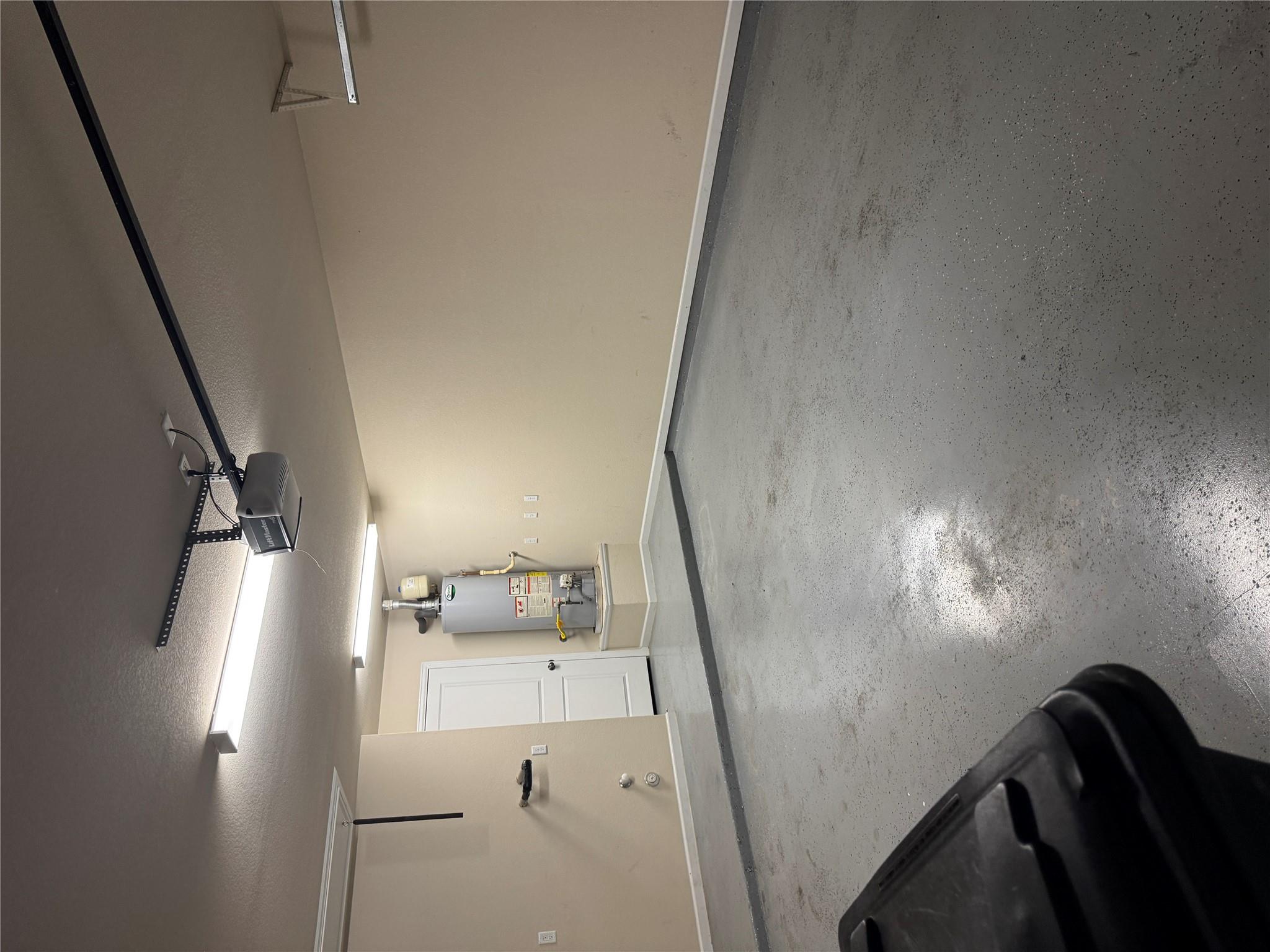 300 Krupp Ave Property Photo 33