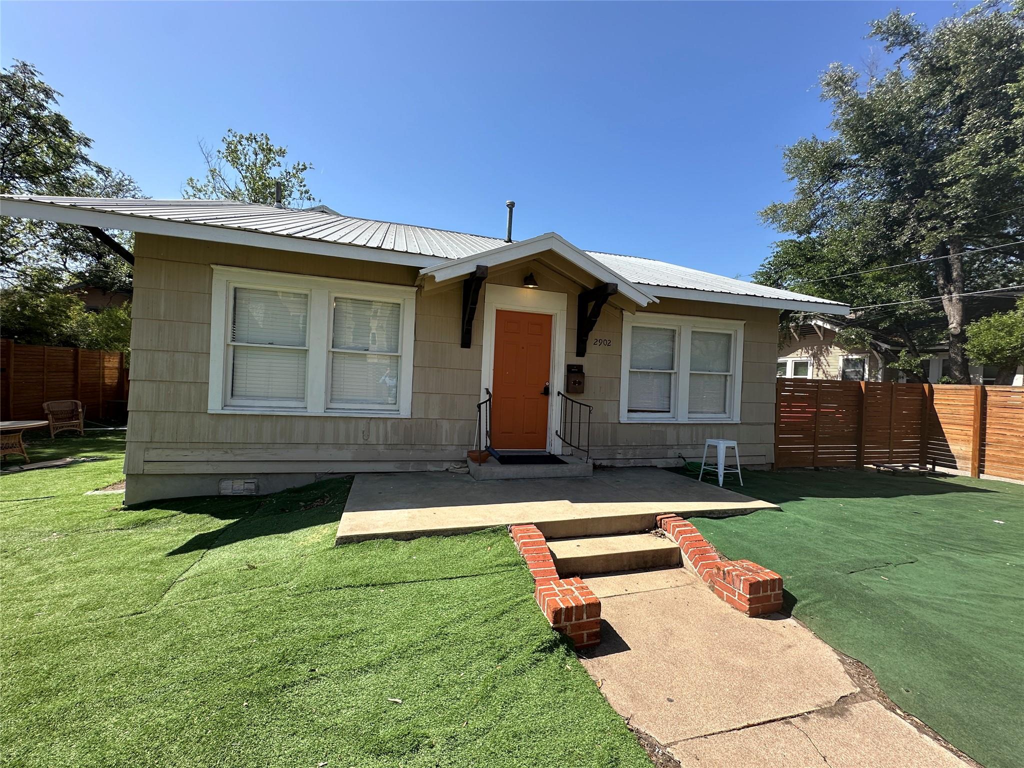 2902 Pearl St Property Photo 1