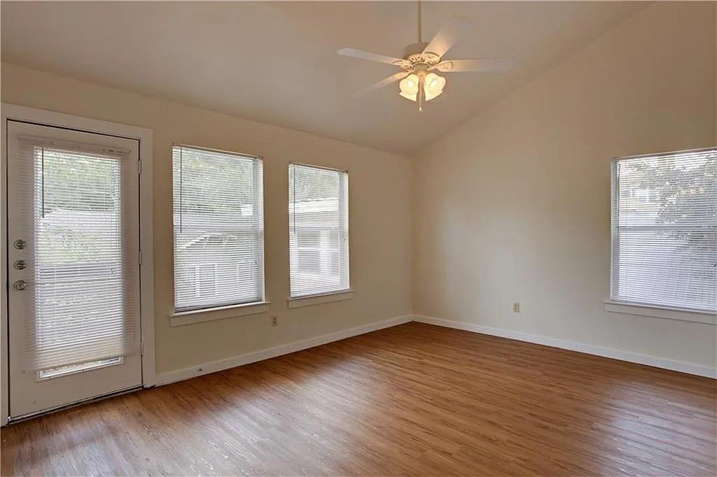 2902 Pearl St Property Photo 5
