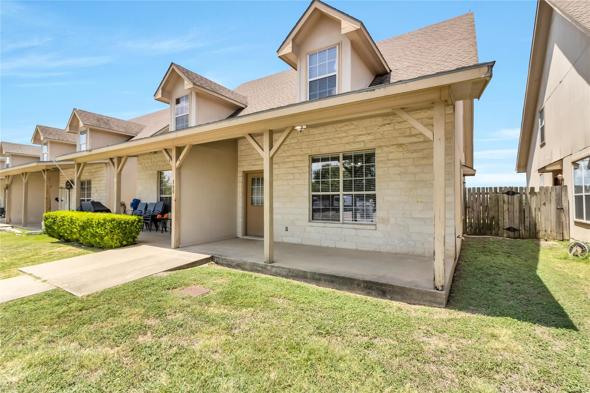 200 Sandstone Dr #a Property Photo 3