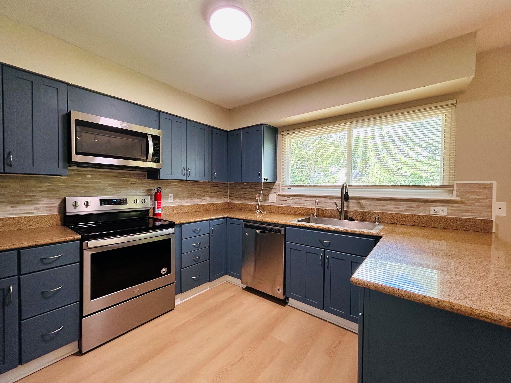 2608 Cypress Ln Property Photo 2