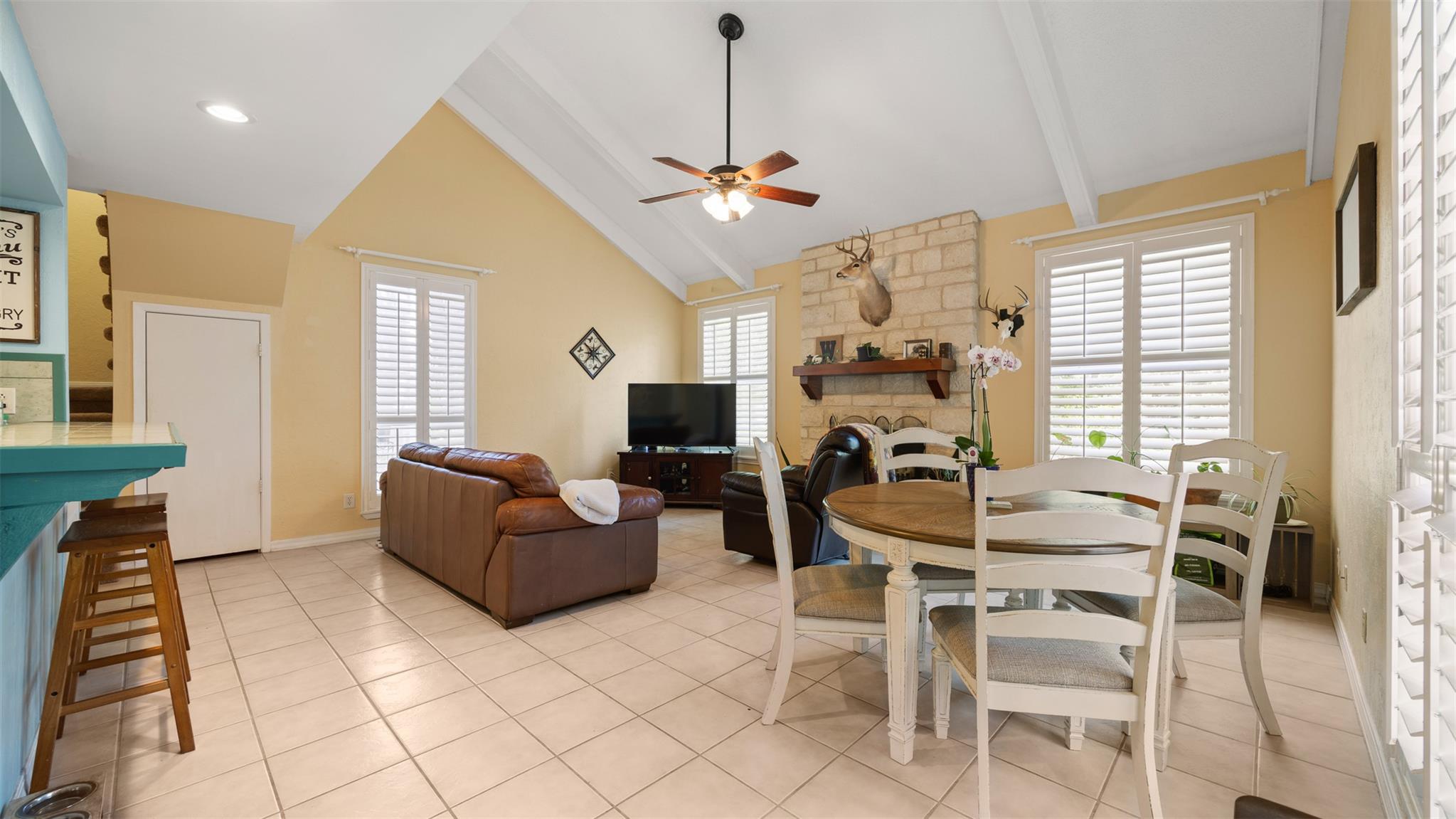 4 Townhouse Cir Property Photo 6