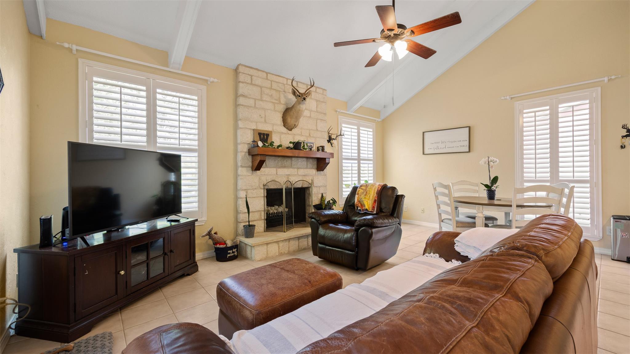 4 Townhouse Cir Property Photo 7