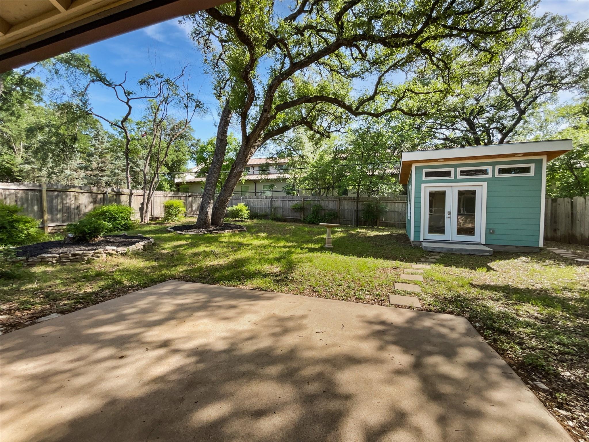 2505 Campden Dr Property Photo 39