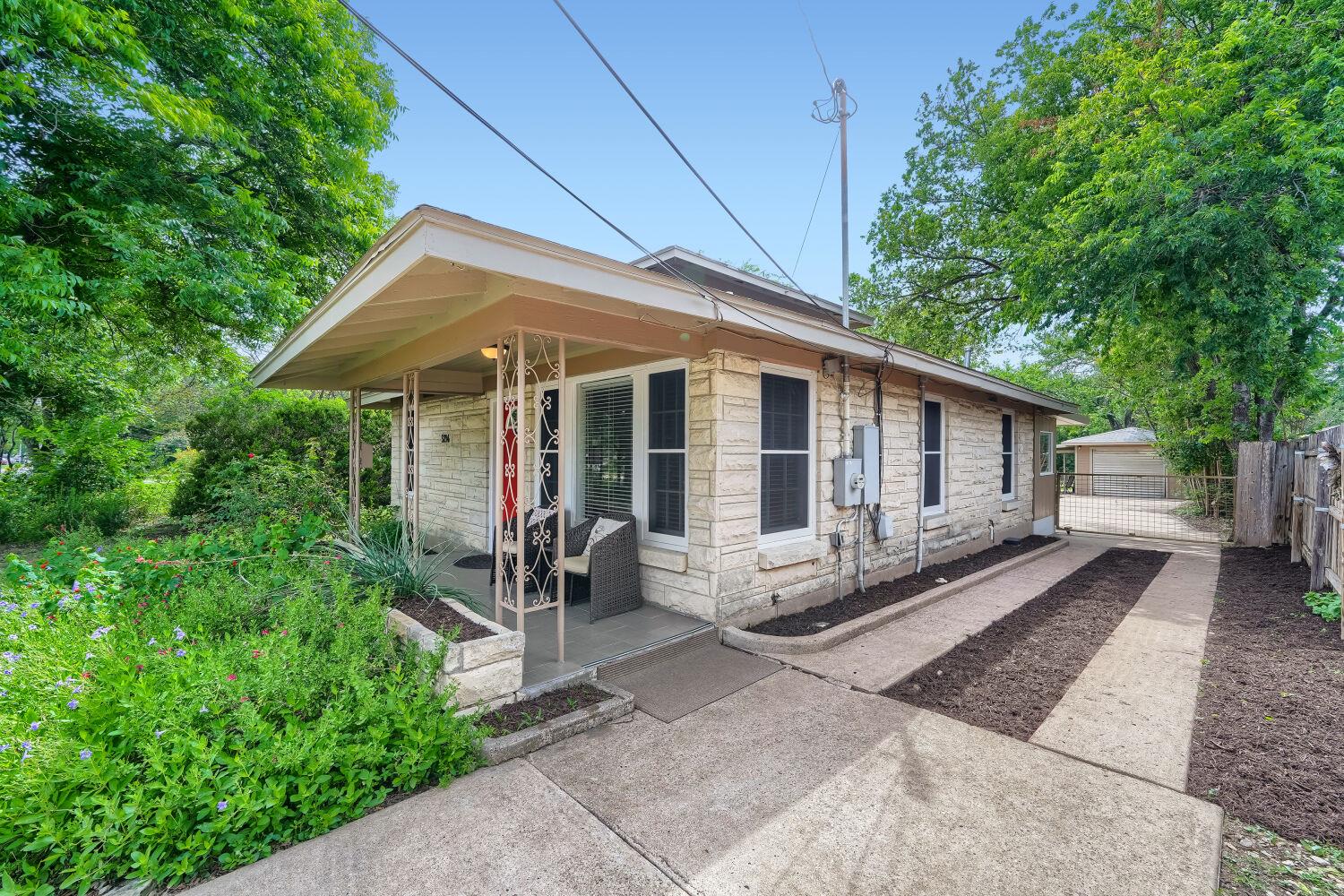 5214 Grover Ave Property Photo 3