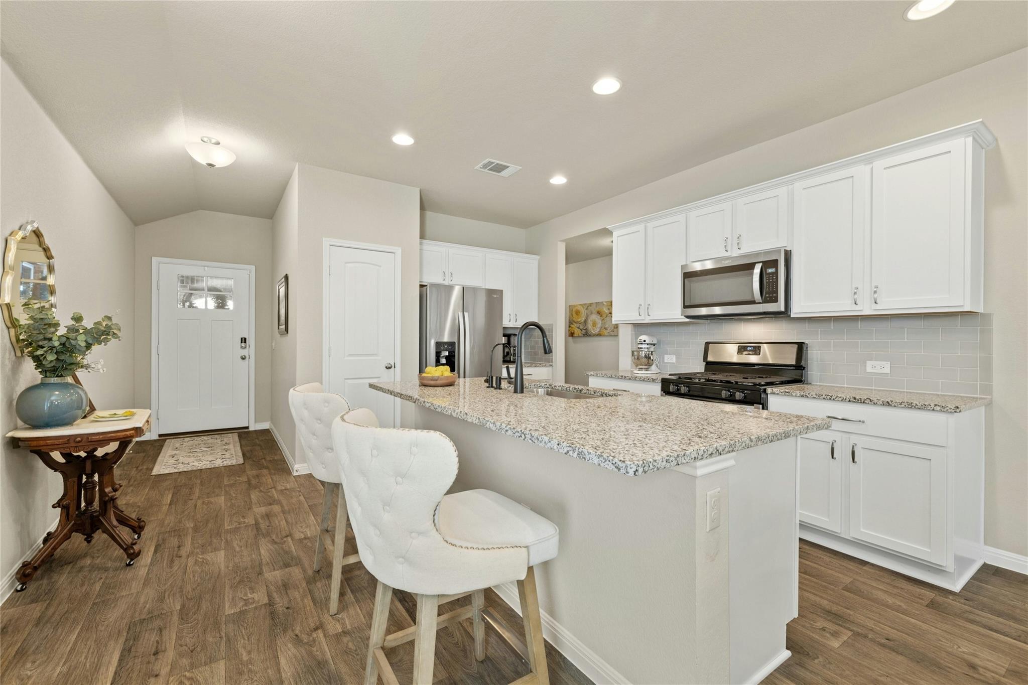 221 Yoakum St Property Photo 2