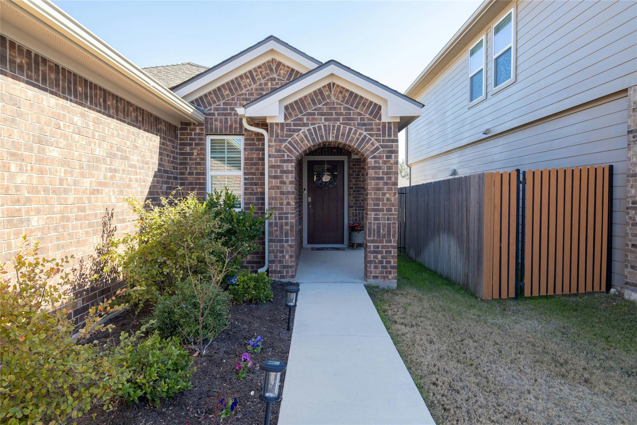 221 Yoakum St Property Photo 25