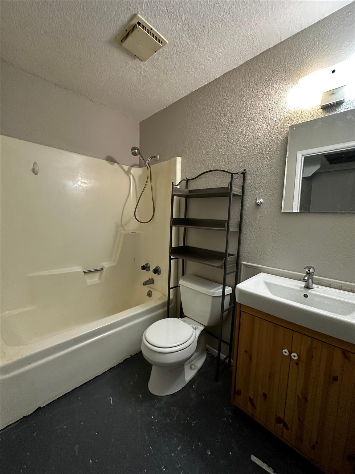 11006 1st St #a Property Photo 3