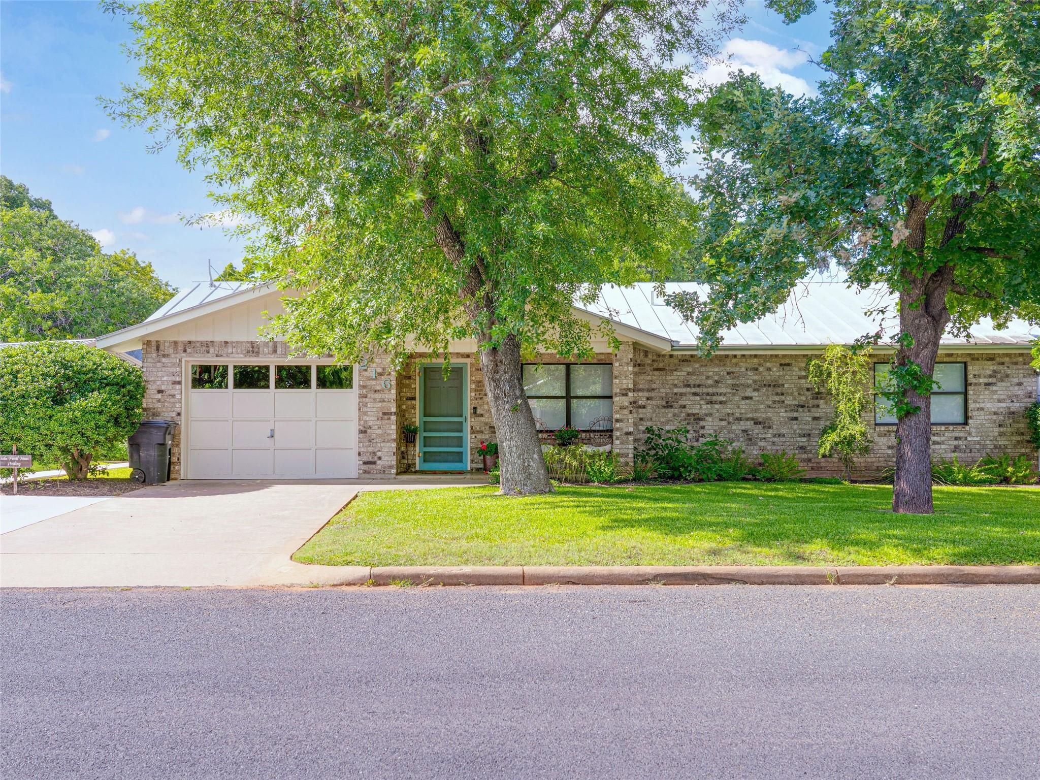 216 Broadmoor Dr Property Photo 3
