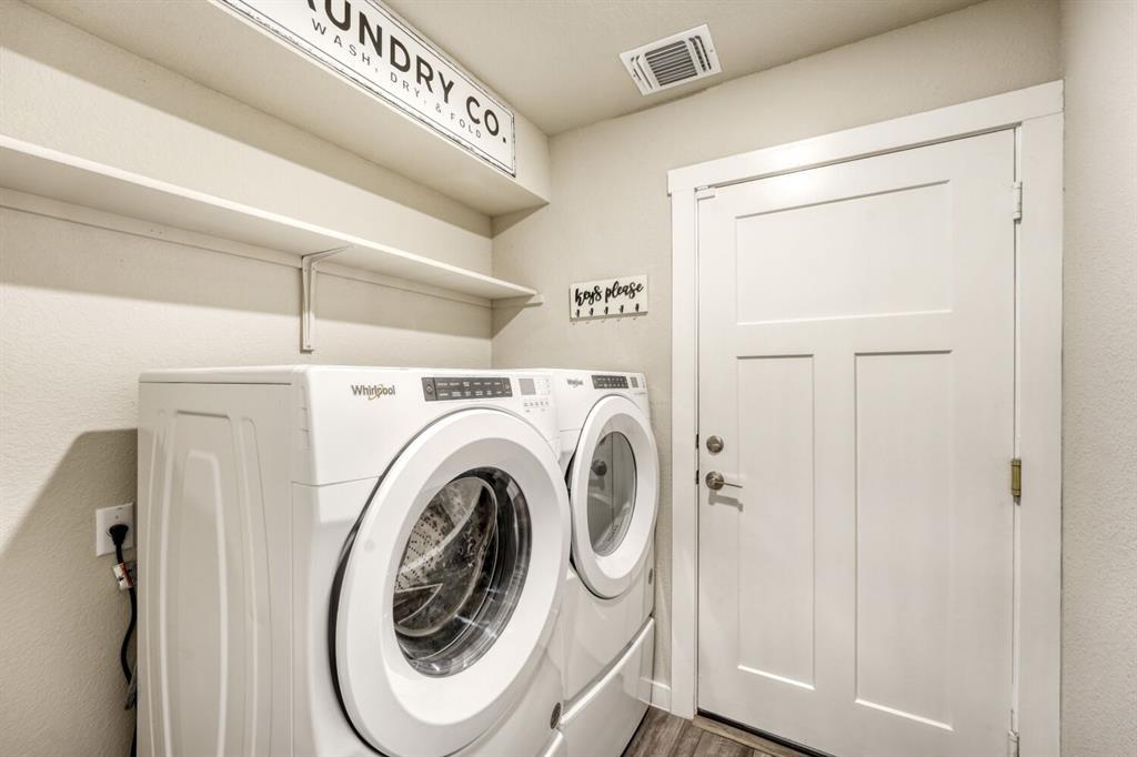 200 Coda Xing Property Photo 10