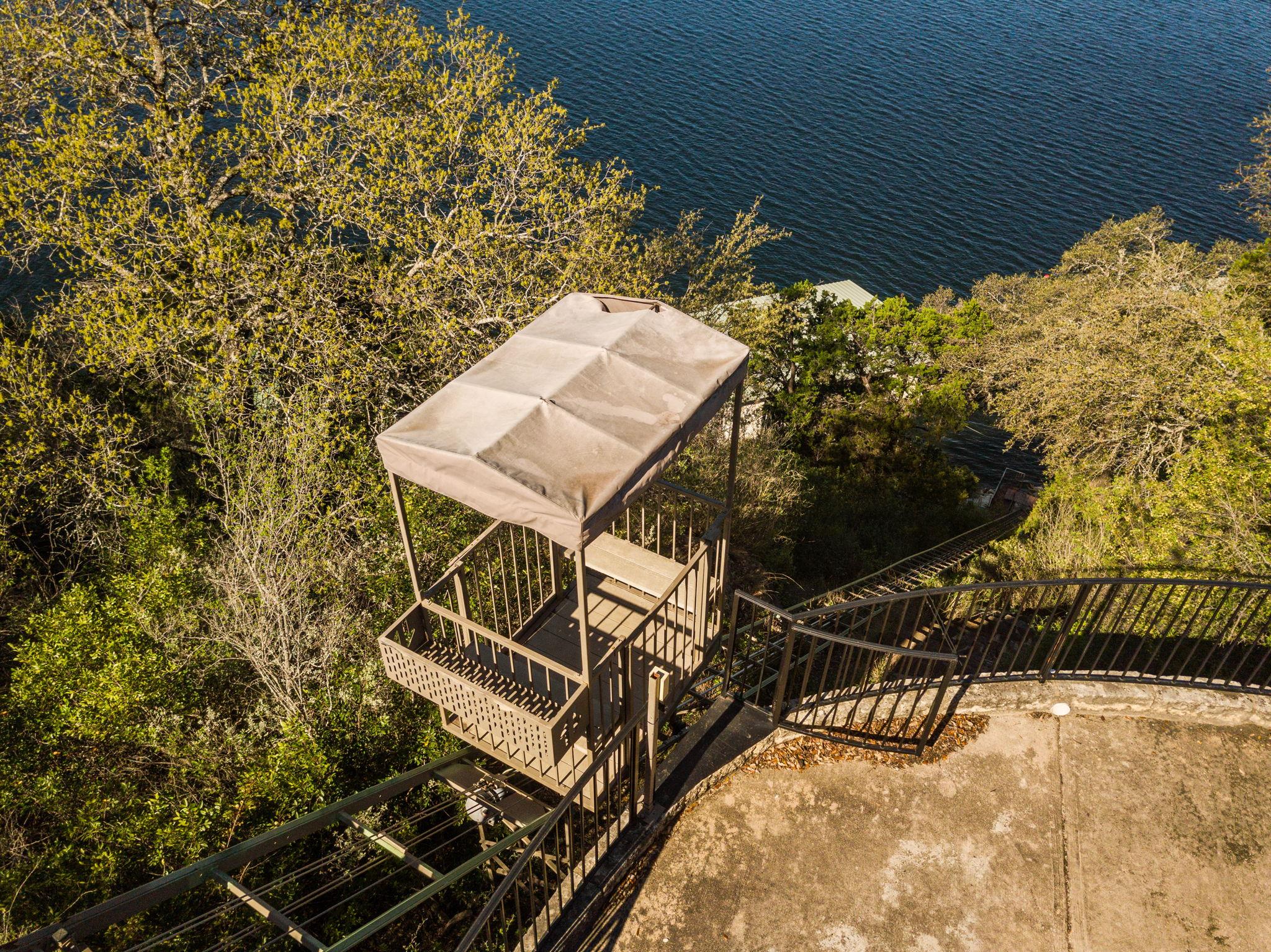 2804b Lohmans Ford Rd Property Photo 4